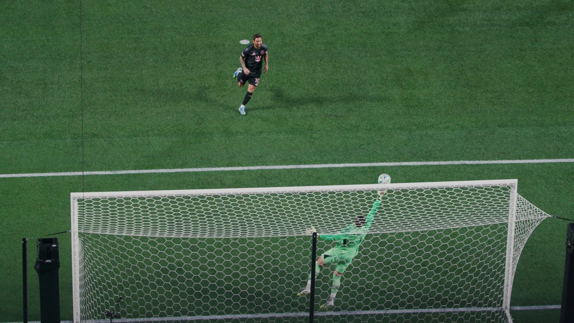 MESSI PK SAVE.jpg
