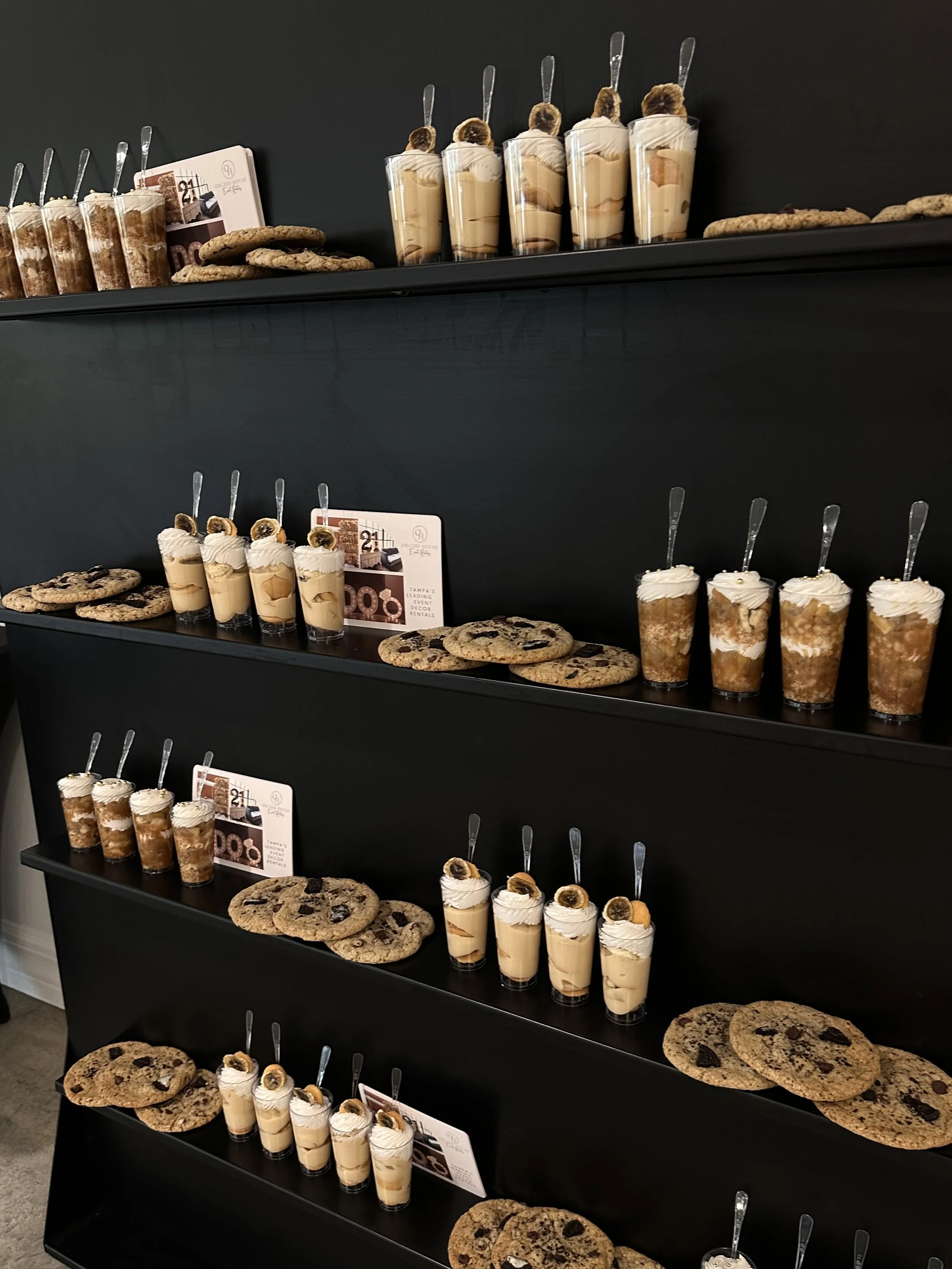 Grand Black Gift Wall