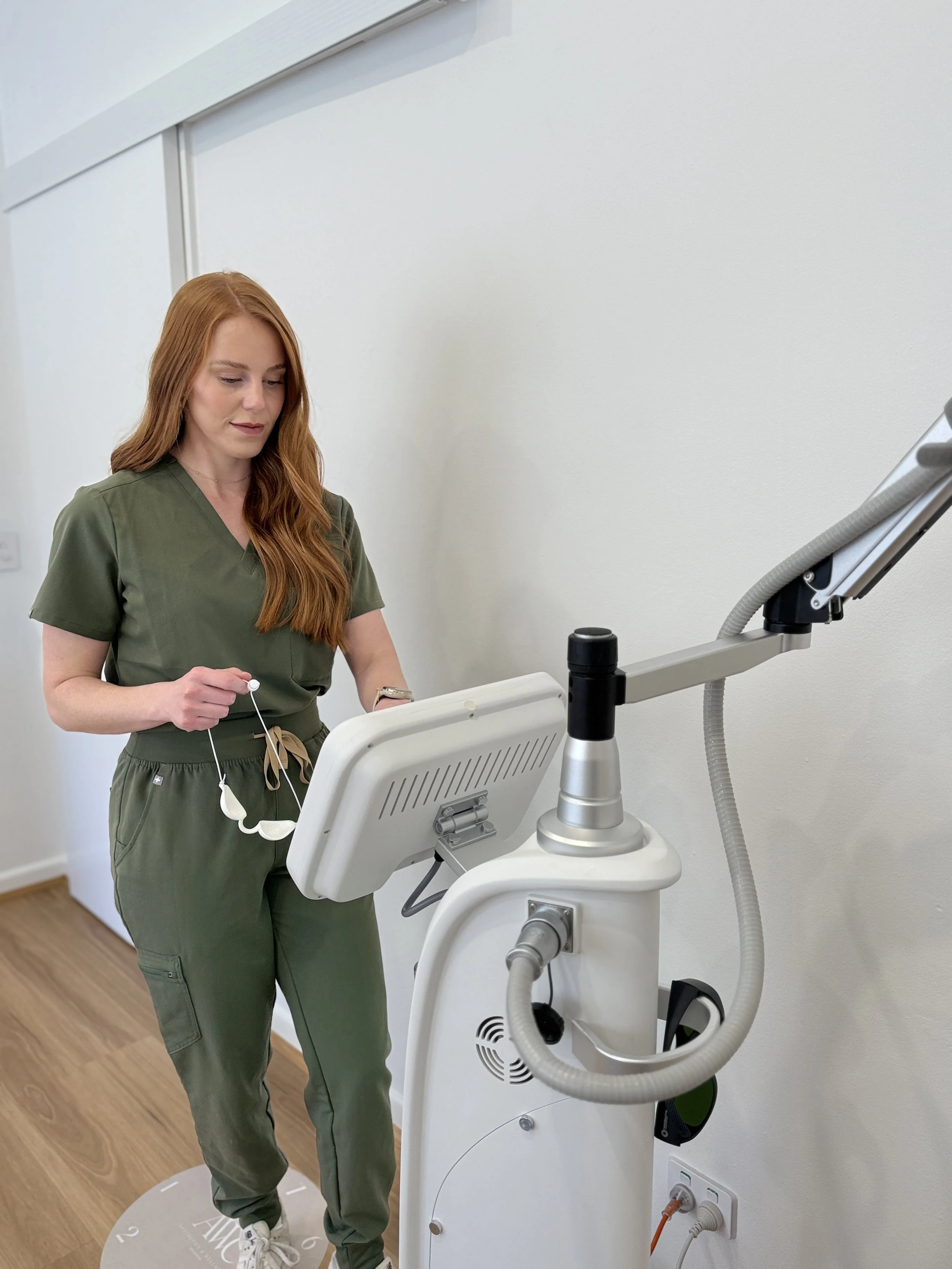 Bio-Stimulators vs. Structural Support: An Expert Nurse’s Guide to Natural Aging