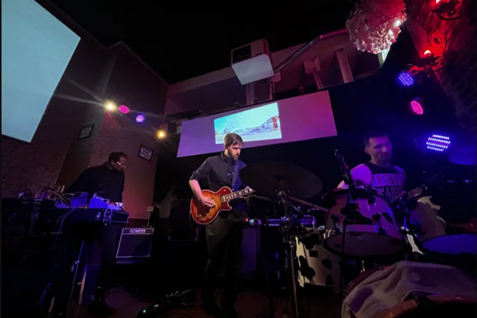 The+Roar+Shack+Live.png