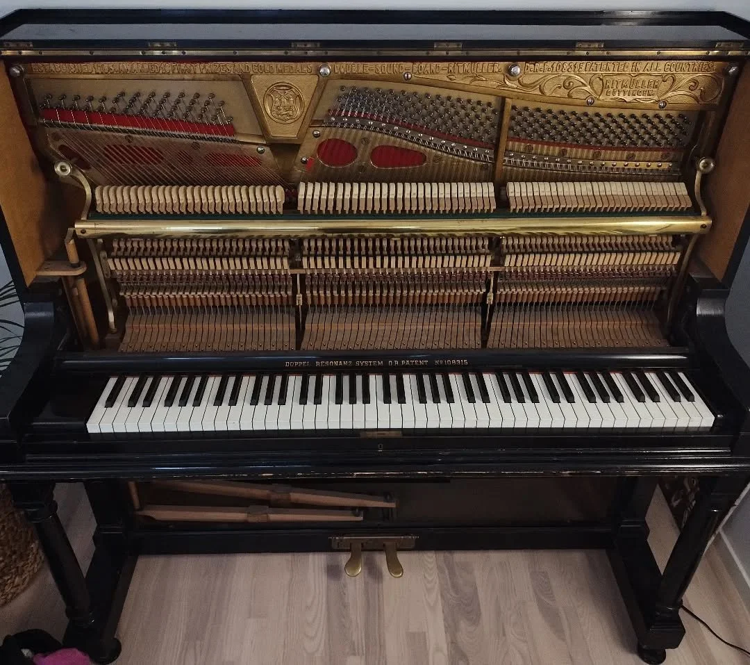 On n&auml;m&auml; pianovanhukset kauniita. ❤️