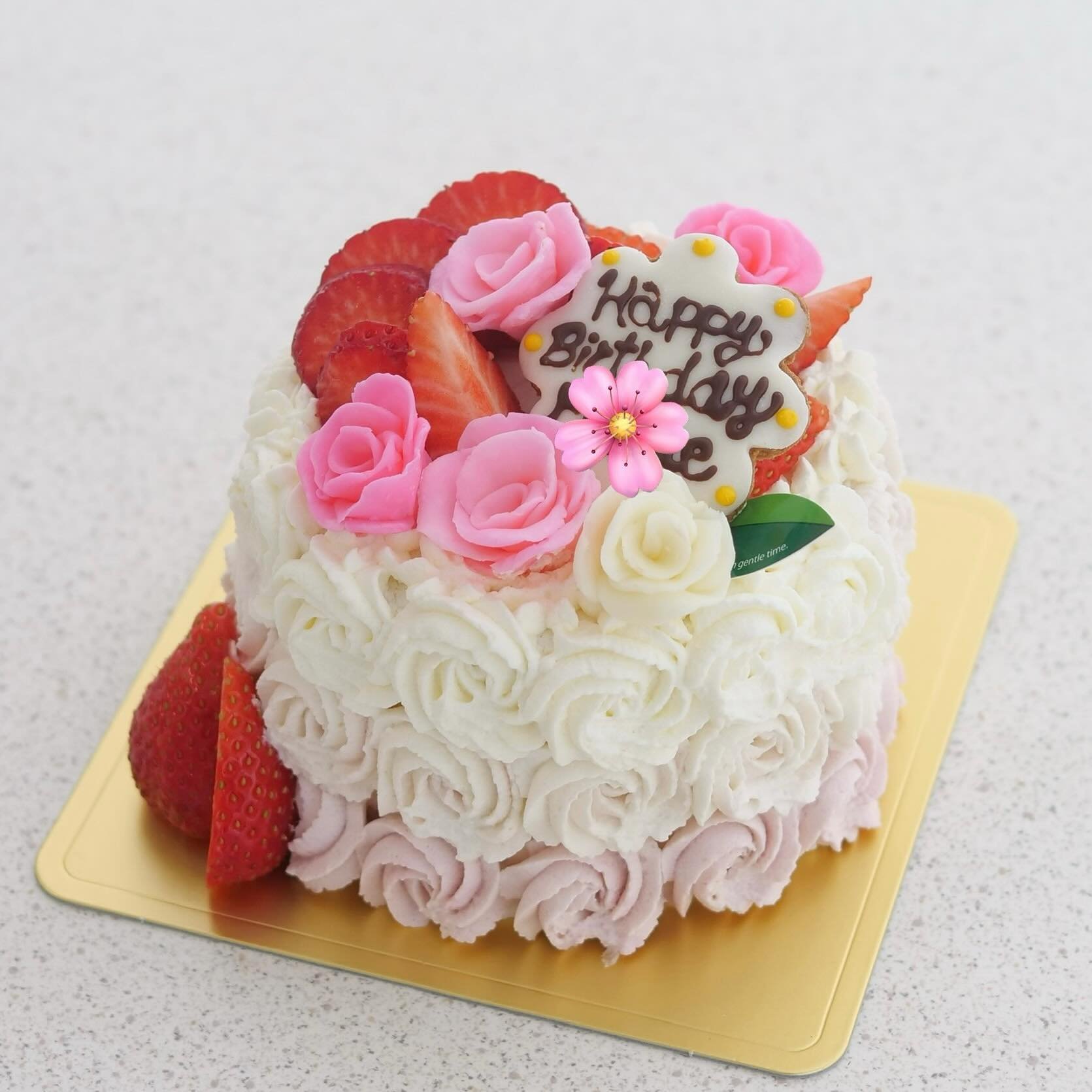 3号サイズいちごとバラのデコレーションケーキ🌹

happy birthday 🎉

3号サイズからデコレーションケーキを作成できます♪

少人数でお召し上がりにぴったりなサイズです❣️

お気軽にお問い合わせくださいね😊
DM 、LINE、ホームページからどうぞ🔗

#Patisserie301 #P301 #パティスリー301 #Japan #龍ケ崎 #牛久 #つくば #つくばみらい市 #阿見 #取手 #印西市 #Cake #Sweets #ケーキ #お菓子教室 #School  #