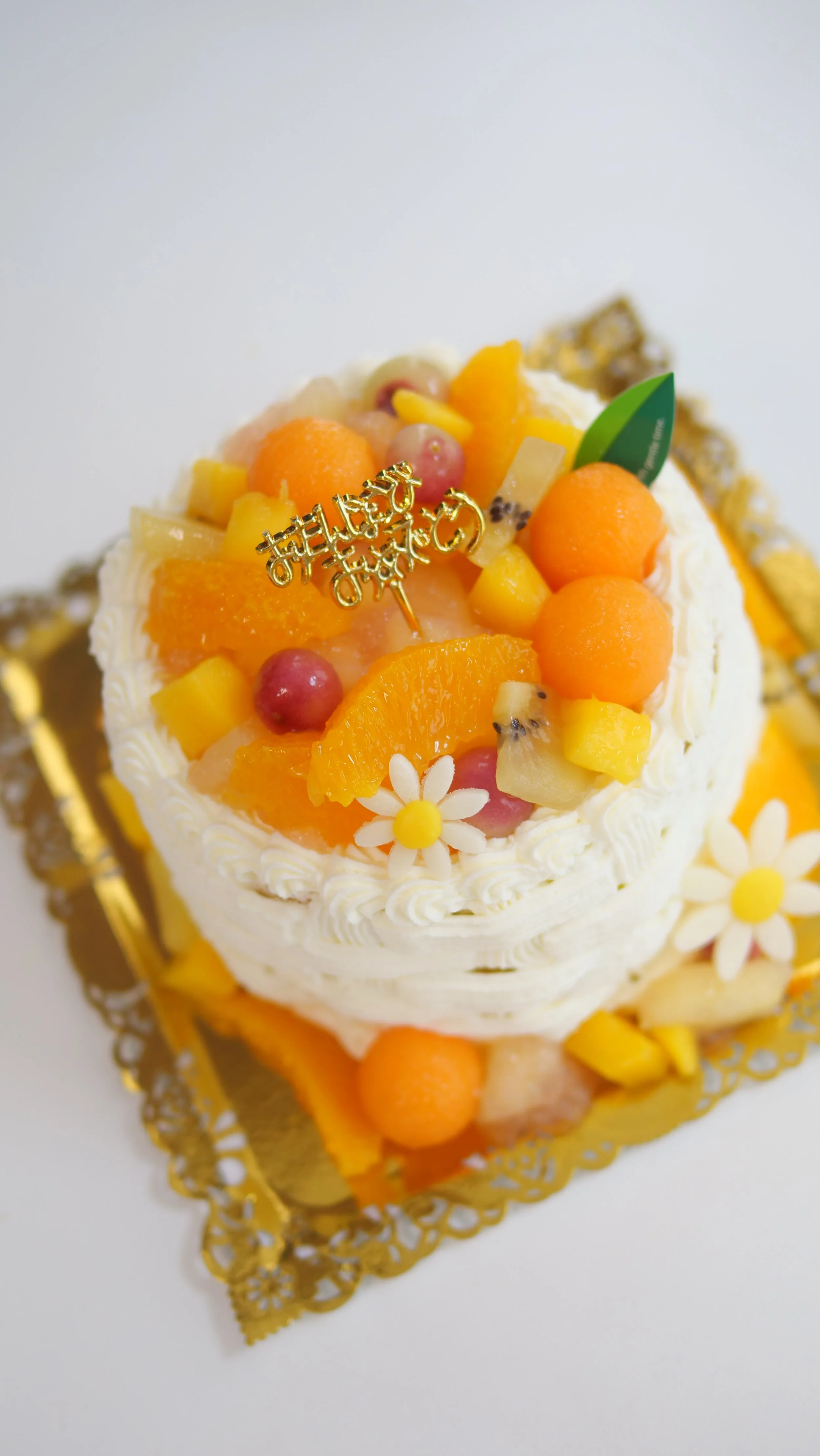 宝石のように輝くフルーツケーキ｜特別な日を彩るデコレーション2種