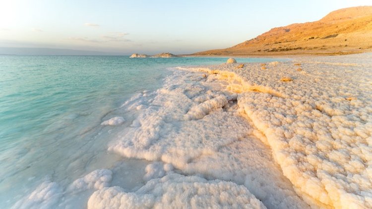 The Dead Sea on a Budget - Swimming on Jordan's side for free