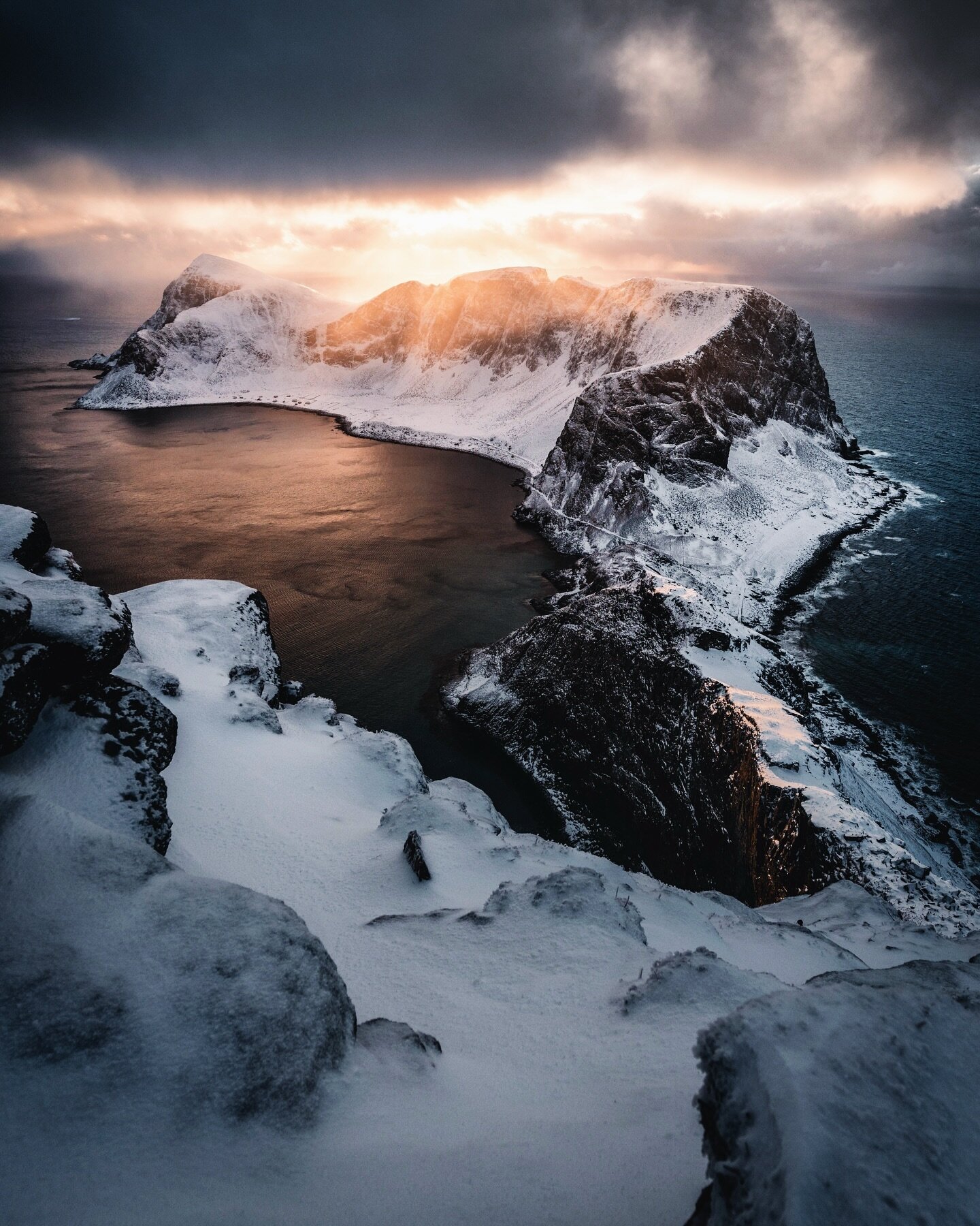 When I first saw this location I knew I wanted to photograph it someday and it was the main reason to include the tiny island of V&aelig;r&oslash;y into the Lofoten itinerary. 
The ferry to get here is not exactly frequent and the weather conditions 