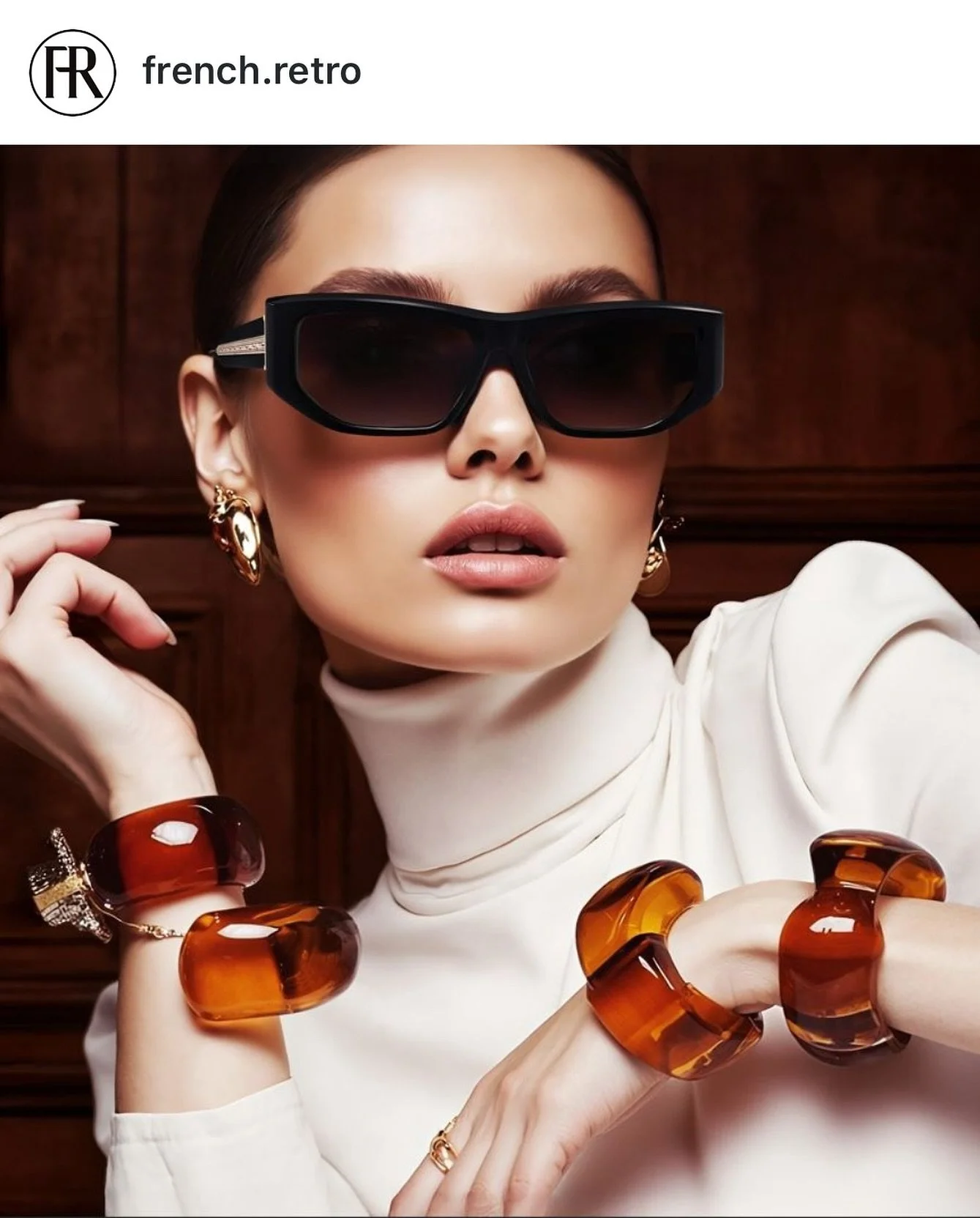 Bold. Graphic. Sculptural.
This French Retro frame takes the spotlight &mdash; a deep black acetate with sharp architectural lines, dark gradient lenses, and a strong luxury presence. A statement piece designed for women who choose to lead, not follo