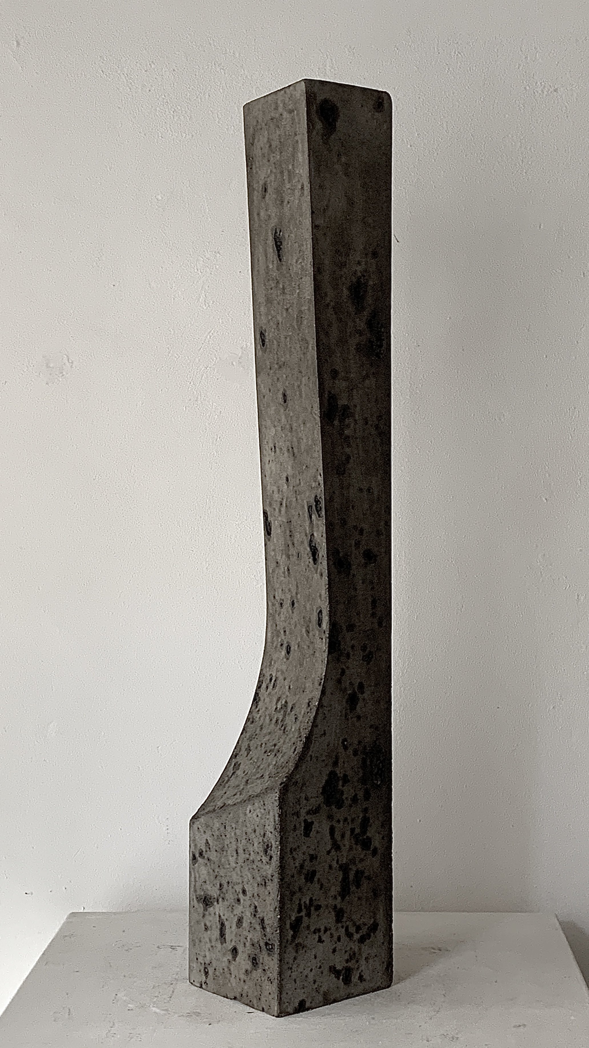 Parting Gift No.2
cast concrete with Berlin sand, basalt, Berlin sand, hemp and bees wax.
10 x 10 × 62