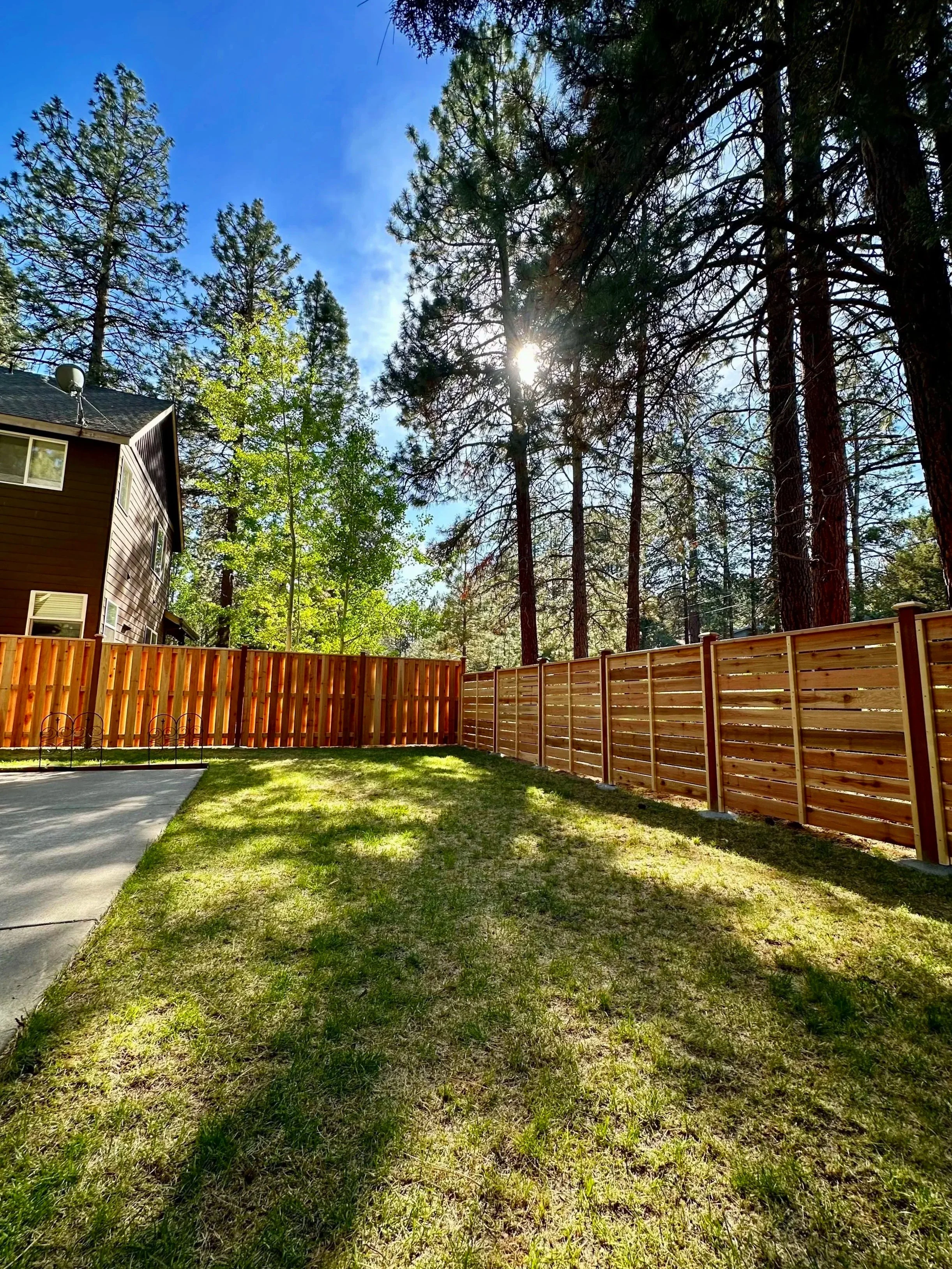 capped good neighbor fence & horzontal craftsman fence with cap