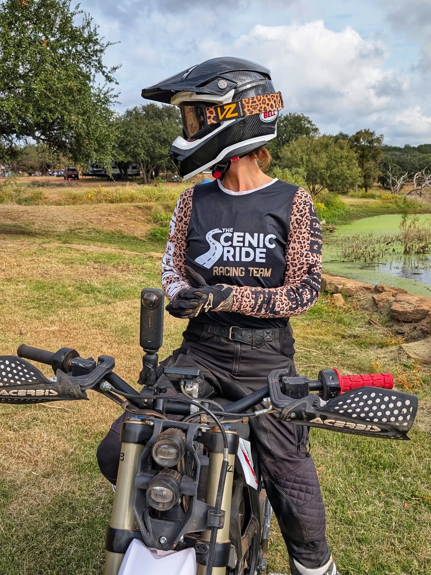 What I should be doing to grow @thescenicride brand: Recording podcast episodes, writing newsletters, posting on social media.
What I'm doing instead: Making custom jerseys for my fictional racing team 😬
But also, I finally got to put my beautiful