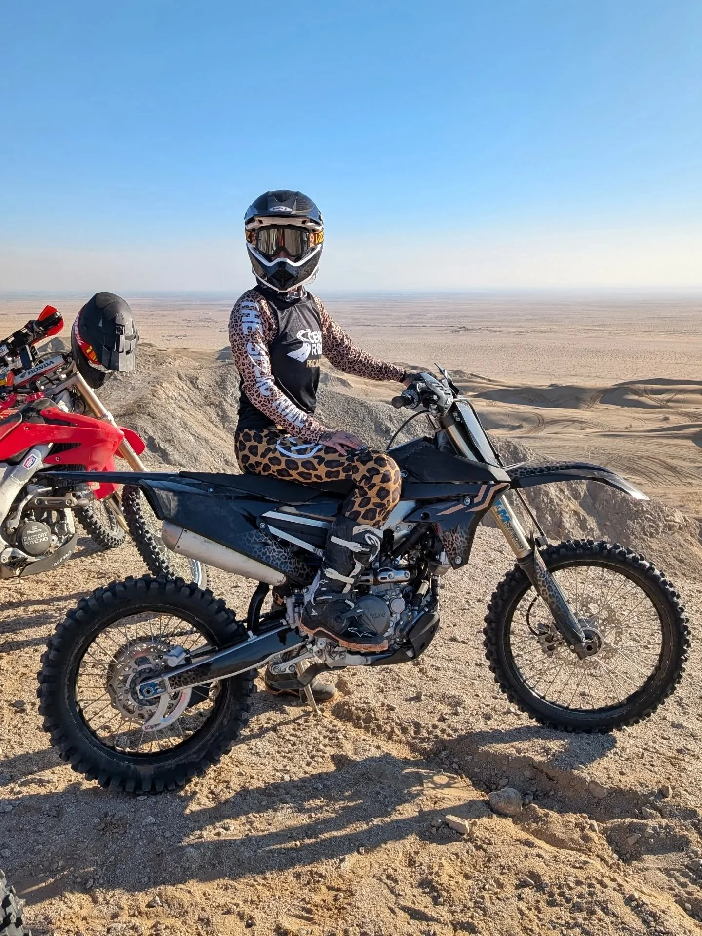 Rolling into December with a full heart (and a very sore body from camping and riding dirt bikes in the desert for three days straight 🥴)

I love my friends, I love my new YZ, I love California. Perfect weekend, no notes.
