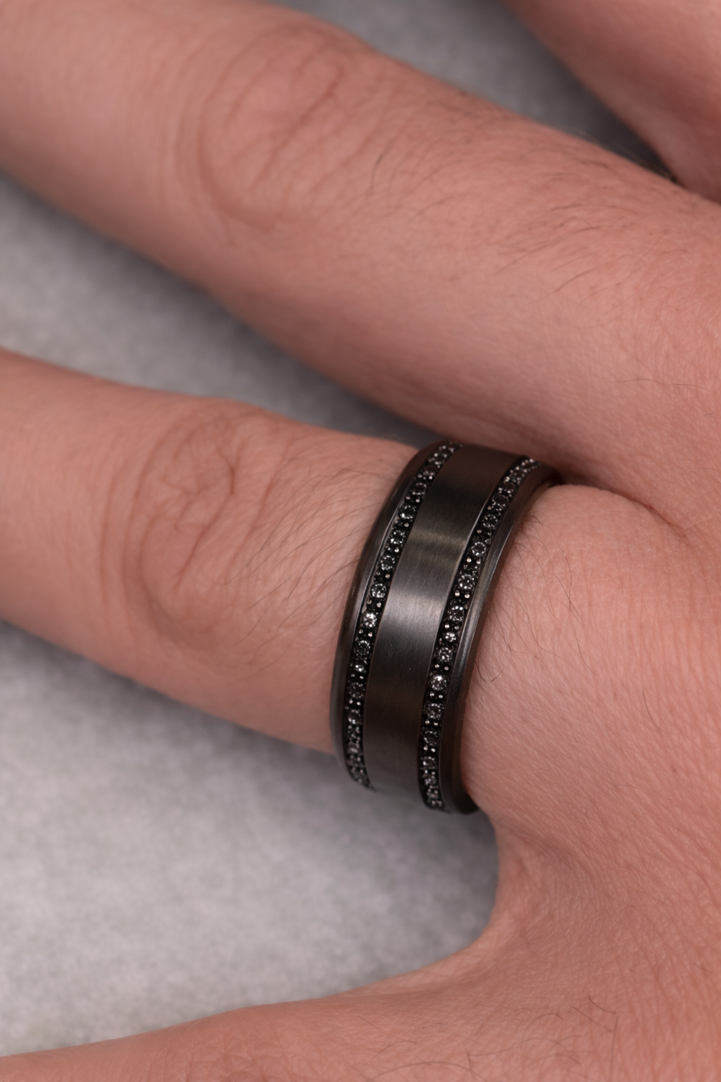 noir-pave-band-3.png