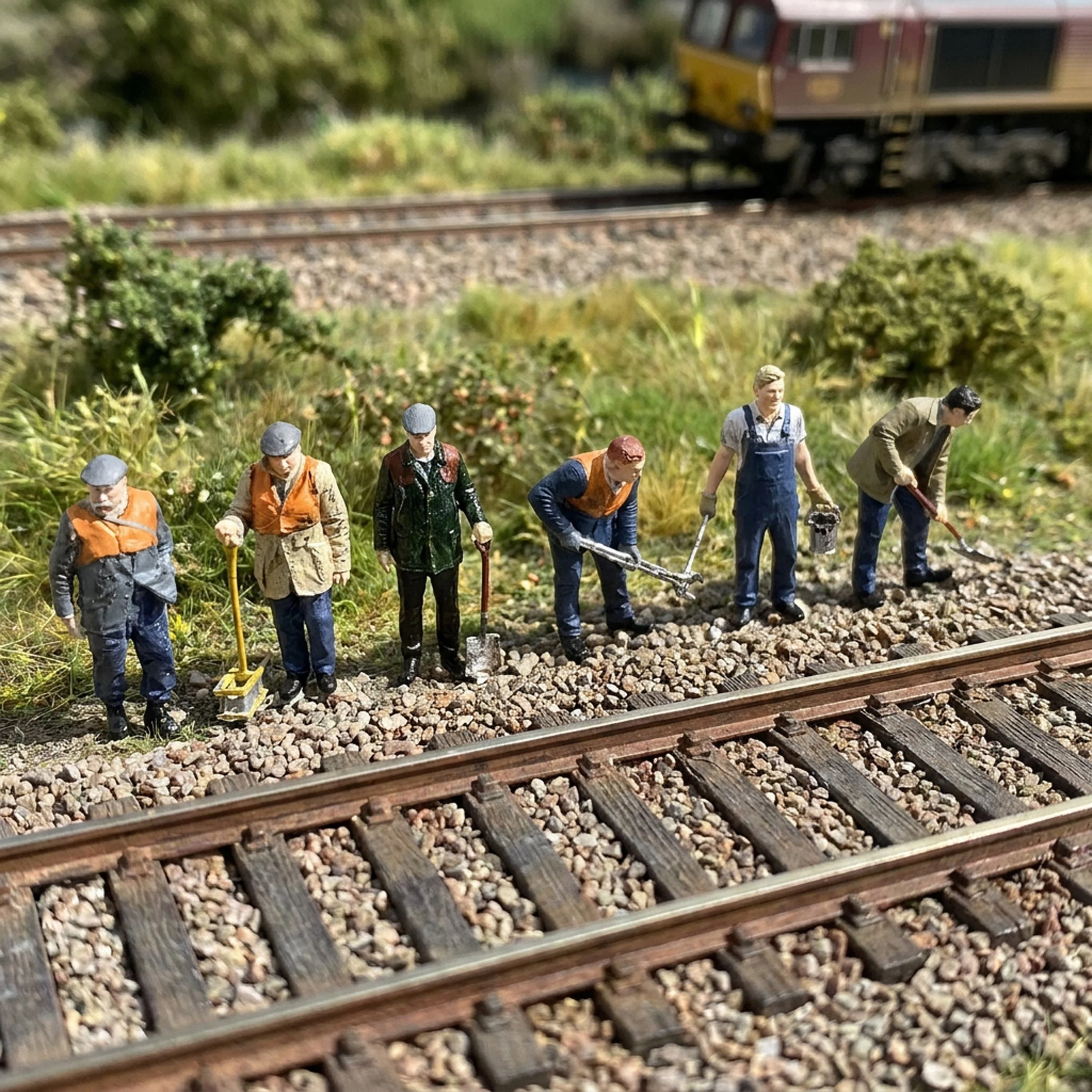 FG58 - 1970s Track Workers (x6)