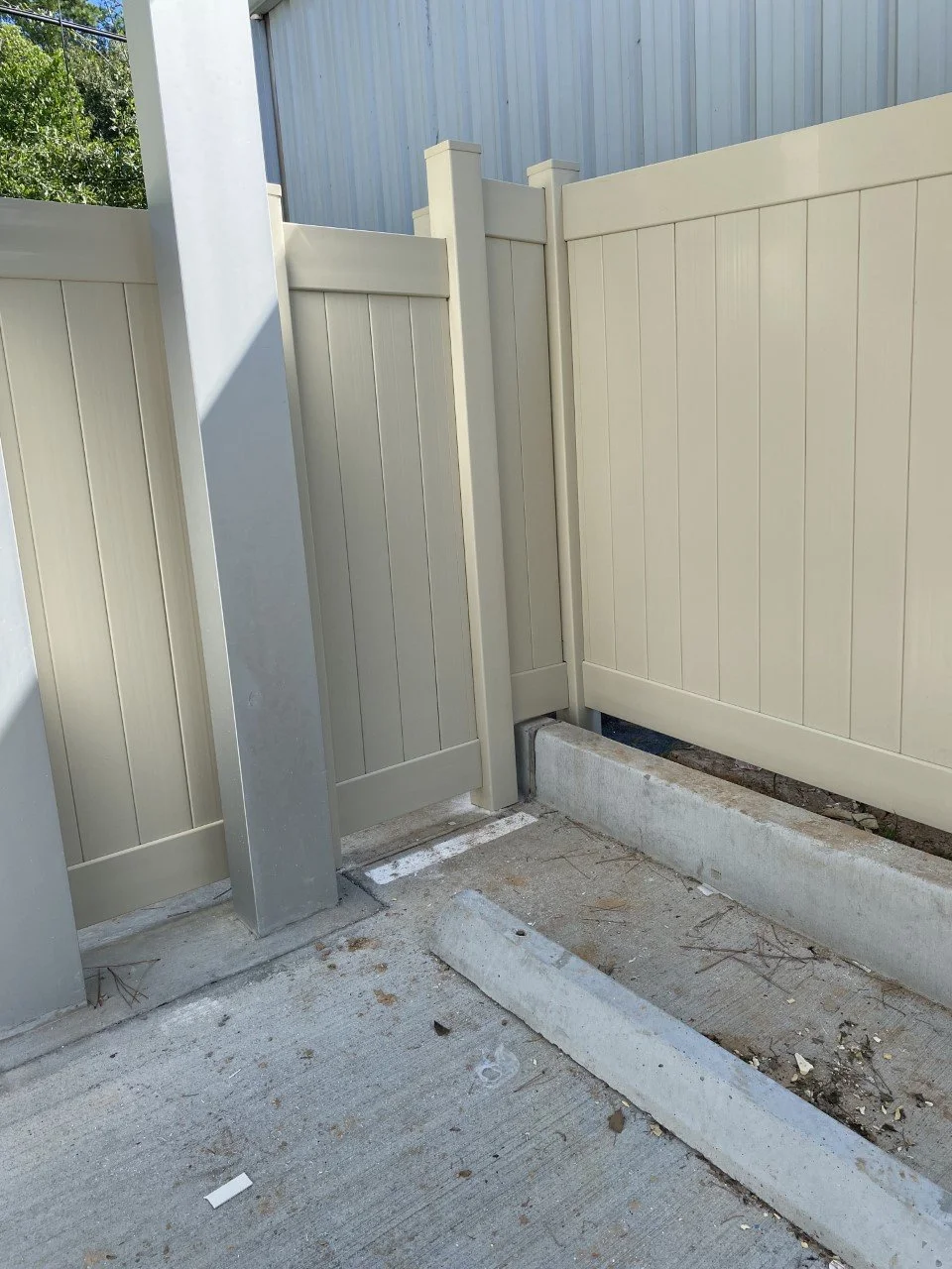 Vinyl Fence 04.jpg