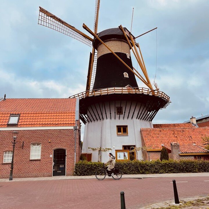 It's time for another windmill picture!This grain-mill is located in the town of Wassenaar and dates from the 17th century.