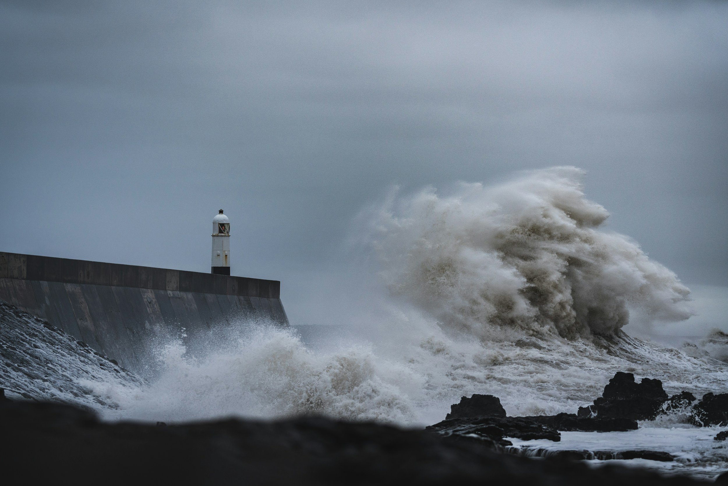 Il sait que la tempête est effrayante