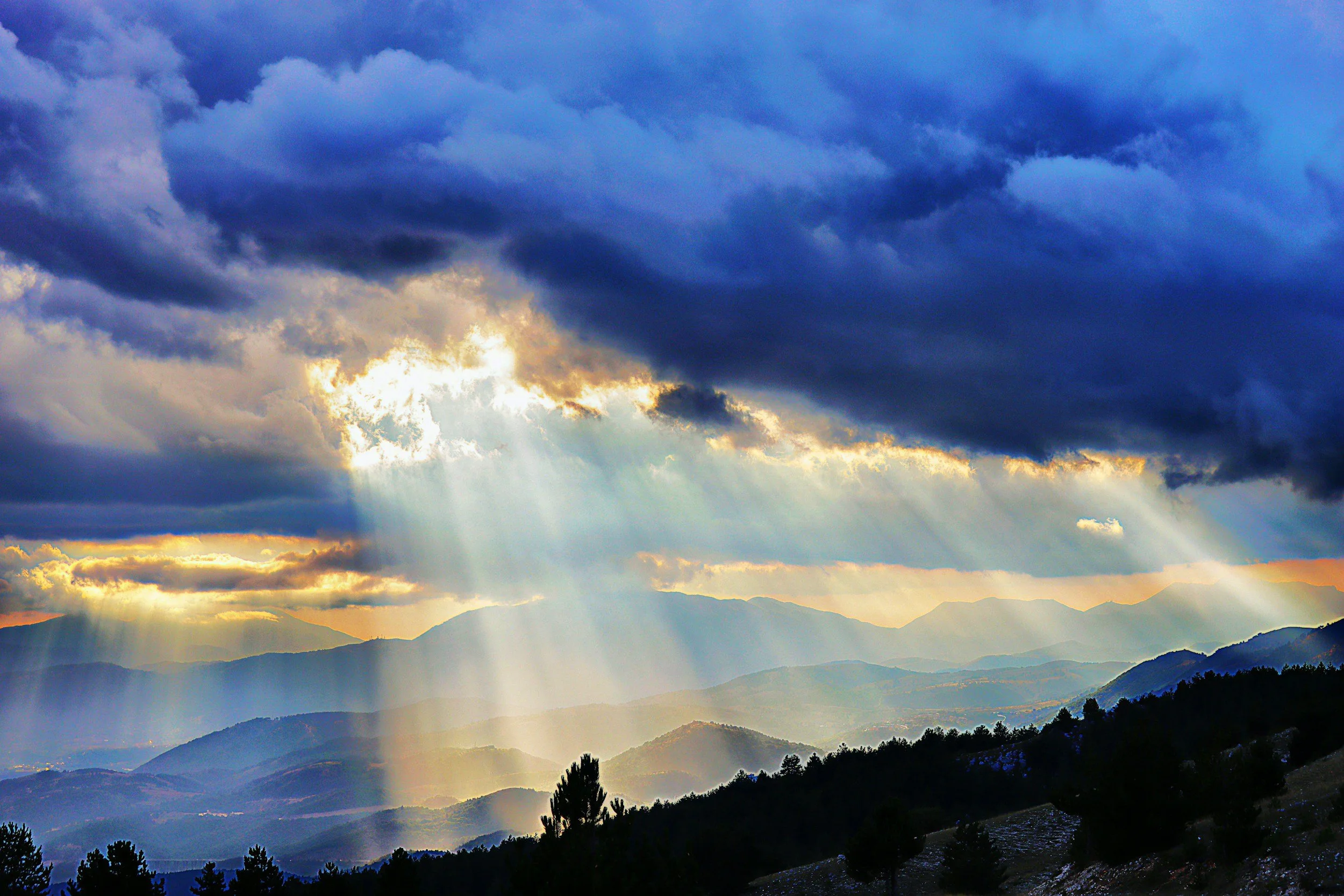Alla luce della sua gloria
