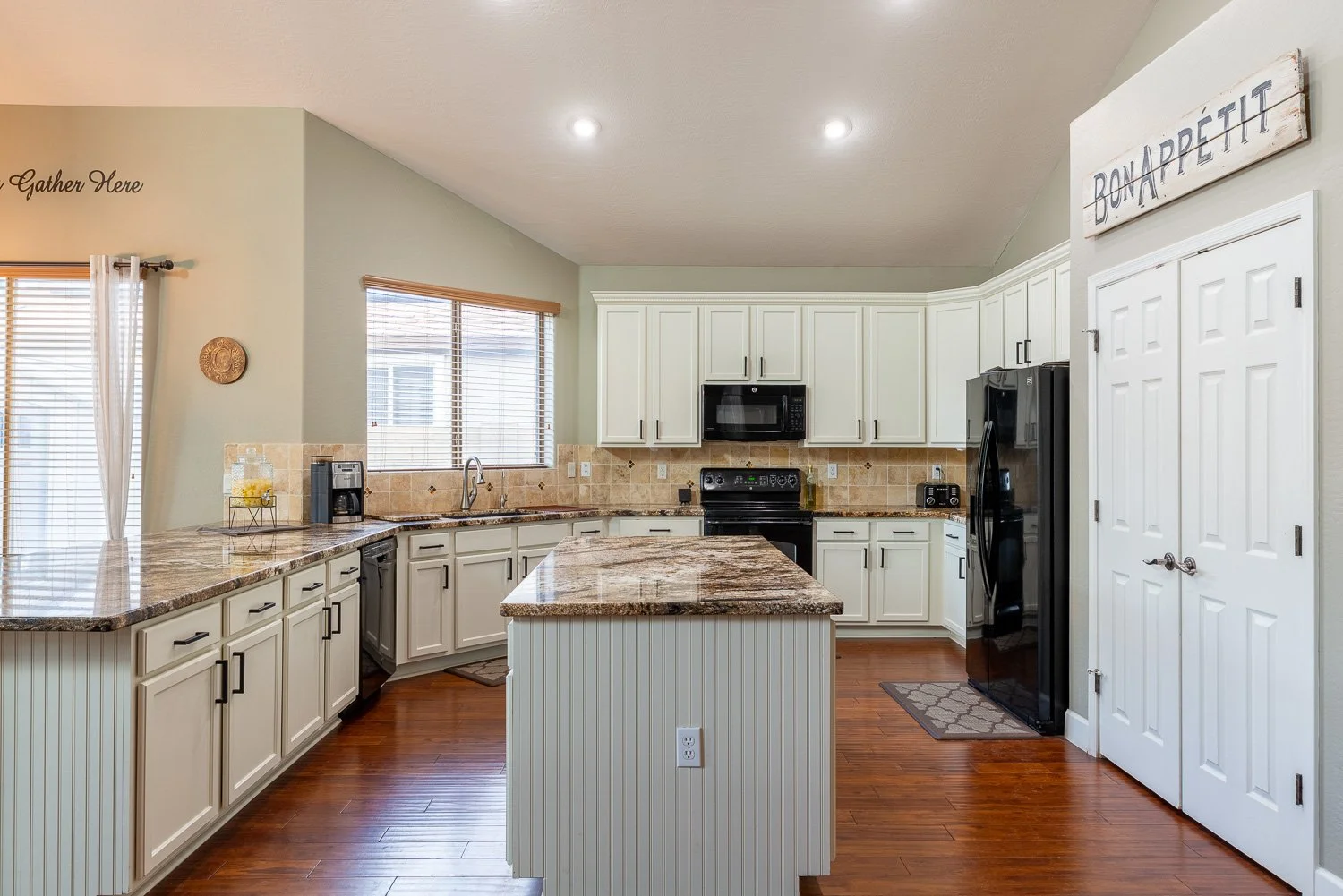 210917-15094 W Sells Drive Goodyear Arizona 85395-Kitchen_DSC0900-HDR-Edit.jpg