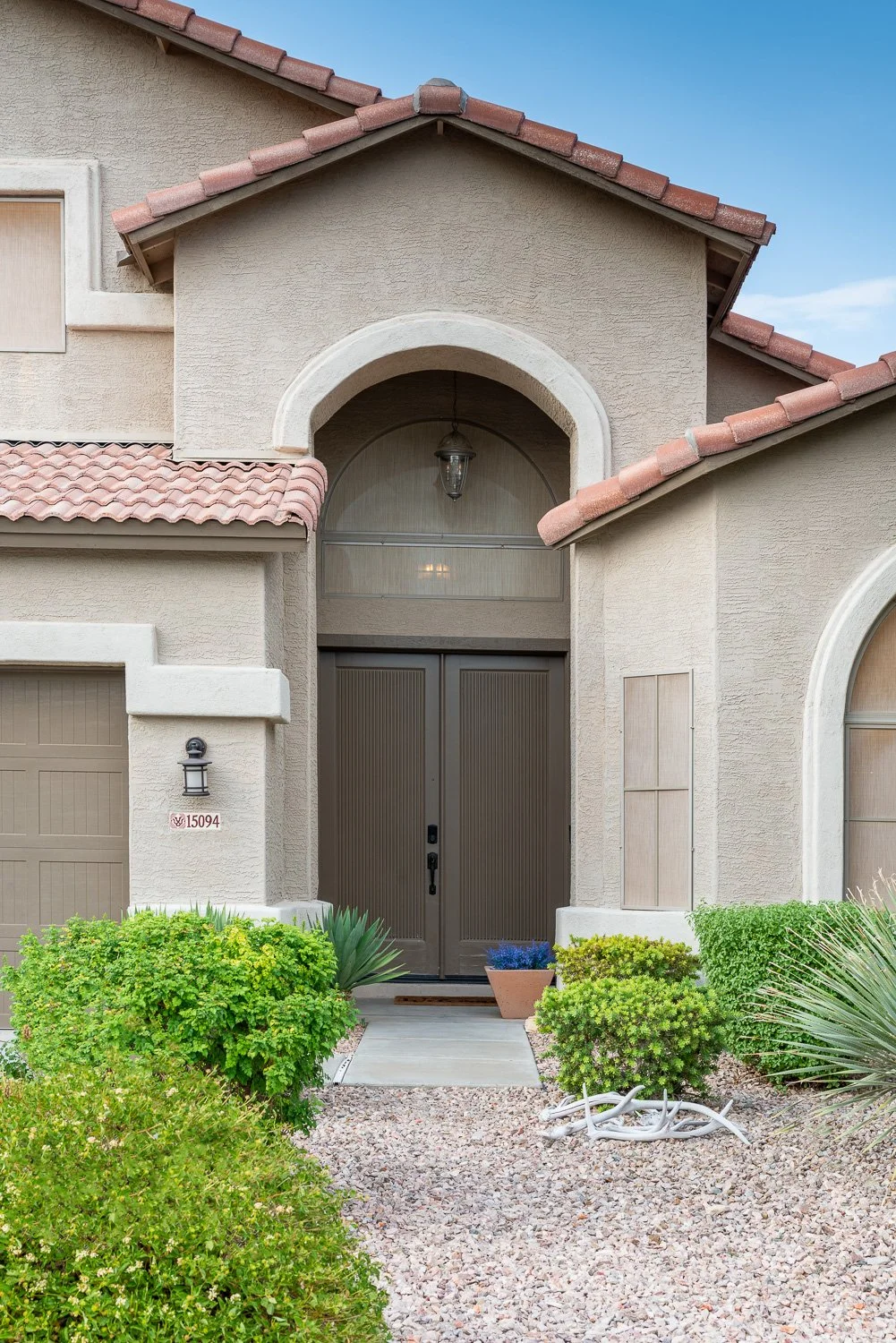210917-15094 W Sells Drive Goodyear Arizona 85395-Front Yard_DSC0830-HDR-Edit.jpg