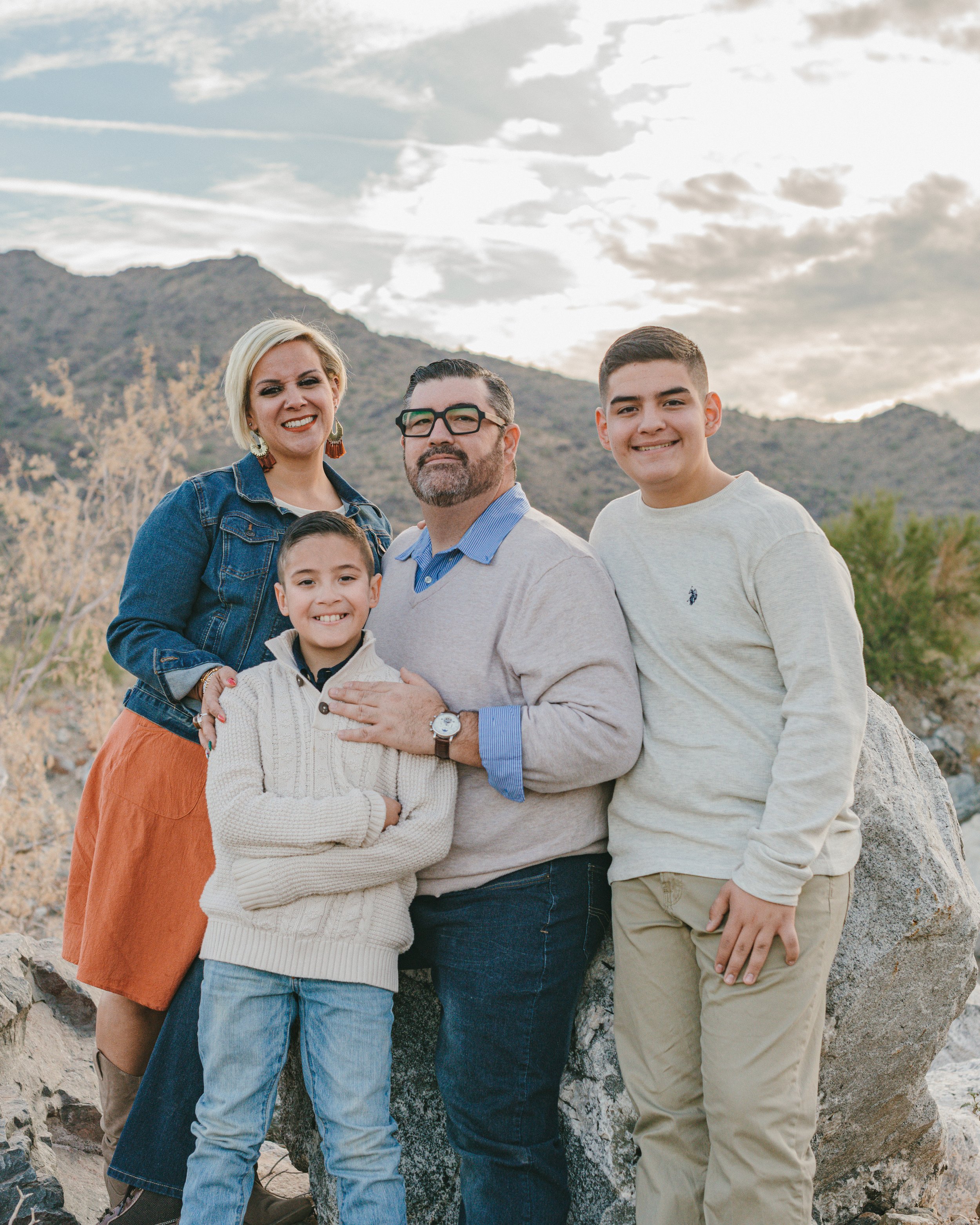 Rennacker Studio_Headshot Photography_211222_Valledor Family_DSC6081.jpg