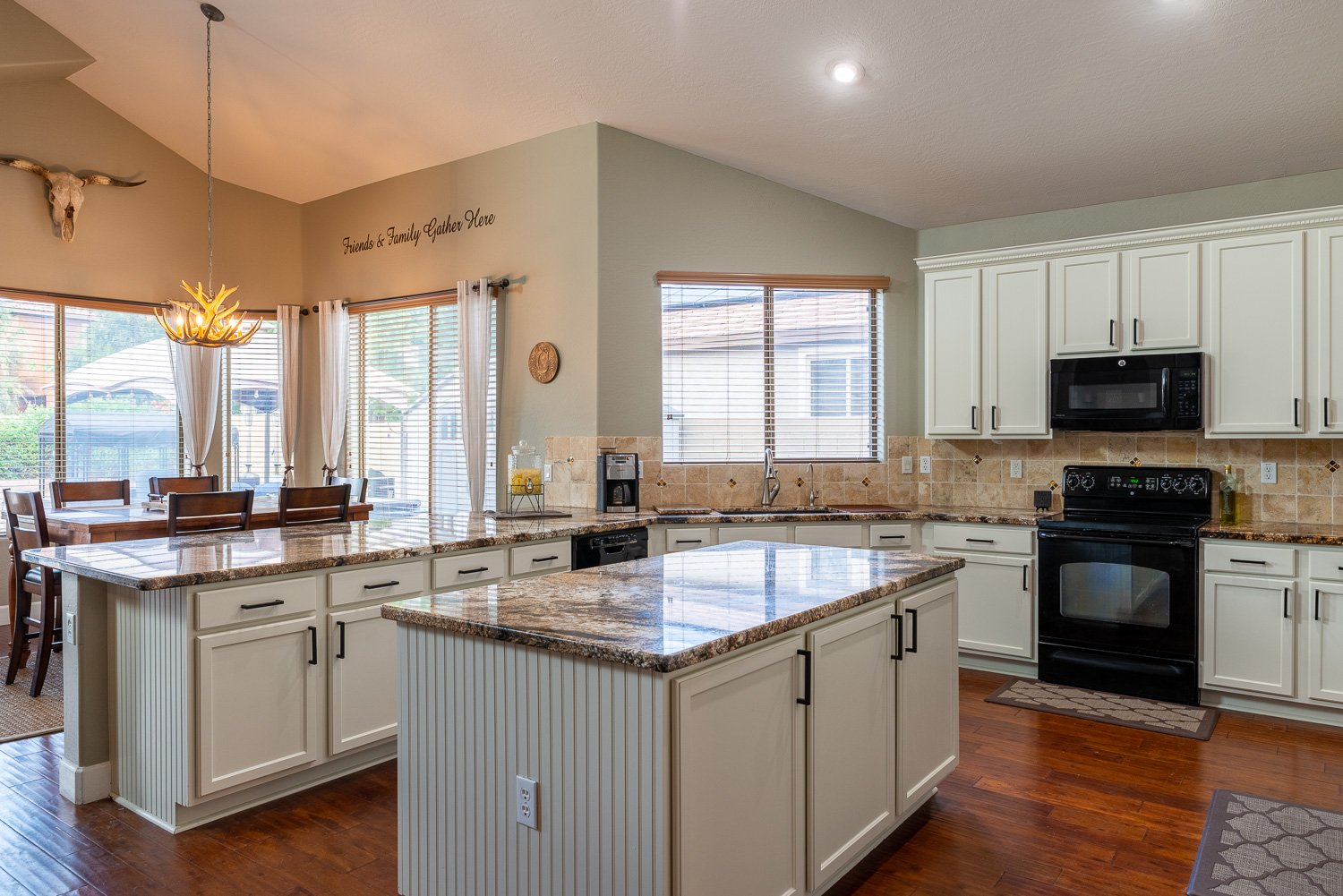 210917-15094 W Sells Drive Goodyear Arizona 85395-Kitchen_DSC0885-HDR-Edit.jpg