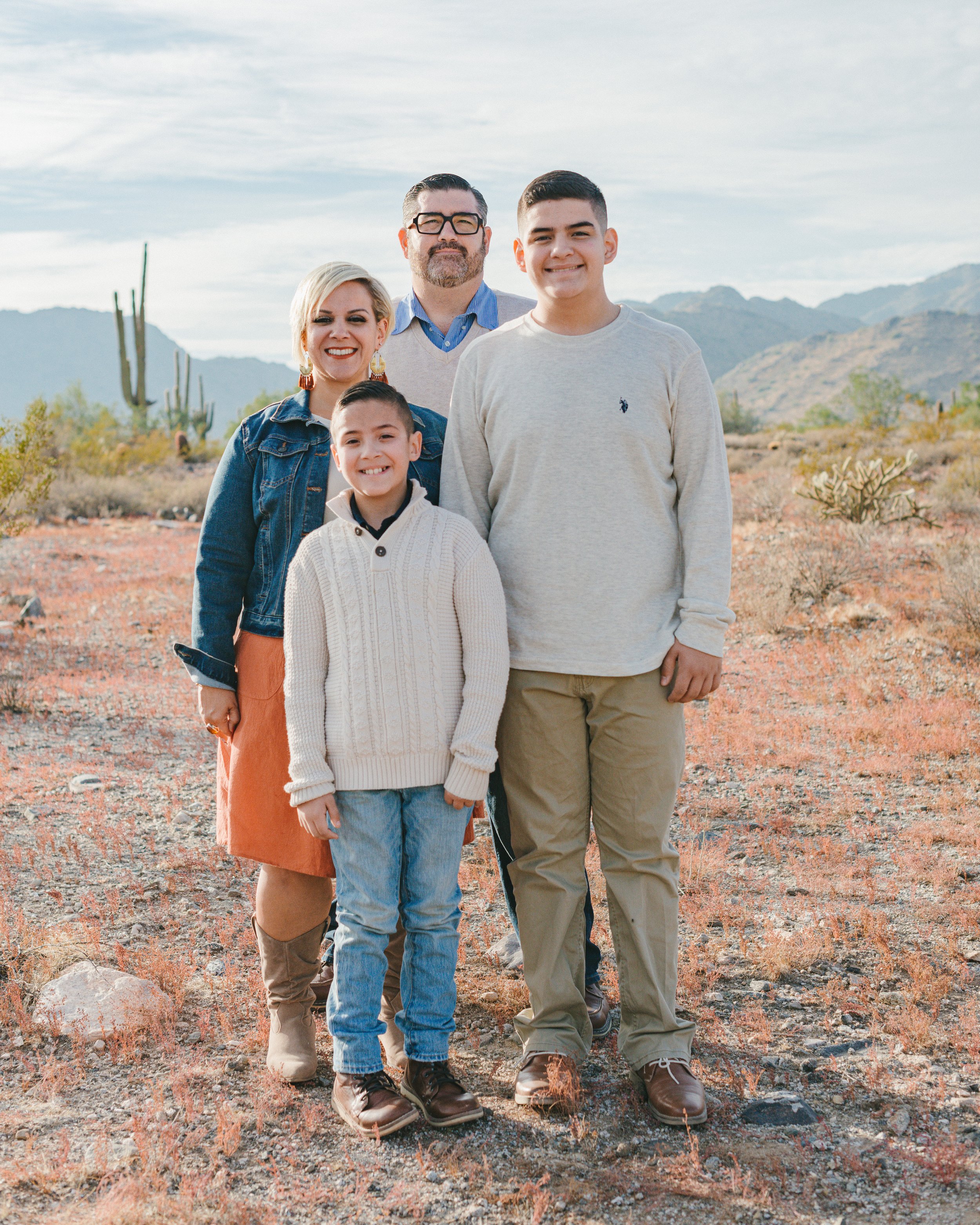 Rennacker Studio_Headshot Photography_211222_Valledor Family_DSC5362.jpg