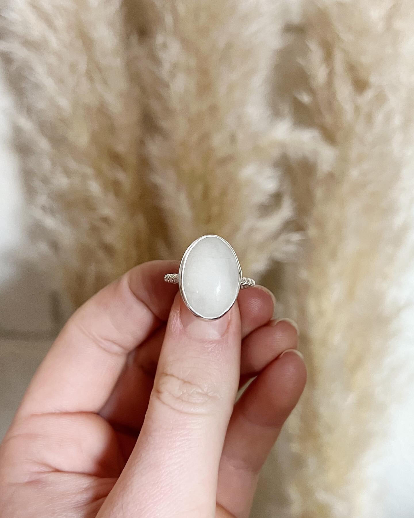 ✨New White Mountain Jade ring with twisted band. Size 6 ✨

DM to purchase!

#silversmith #silversmithing #handmade #handmaderings #sterlingsilver #sterlingsilverjewelry #jewelryforsale  #smallbusiness #bohostyle #bohojewelry #silverrings