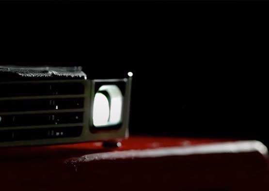 What is a cordless projector?