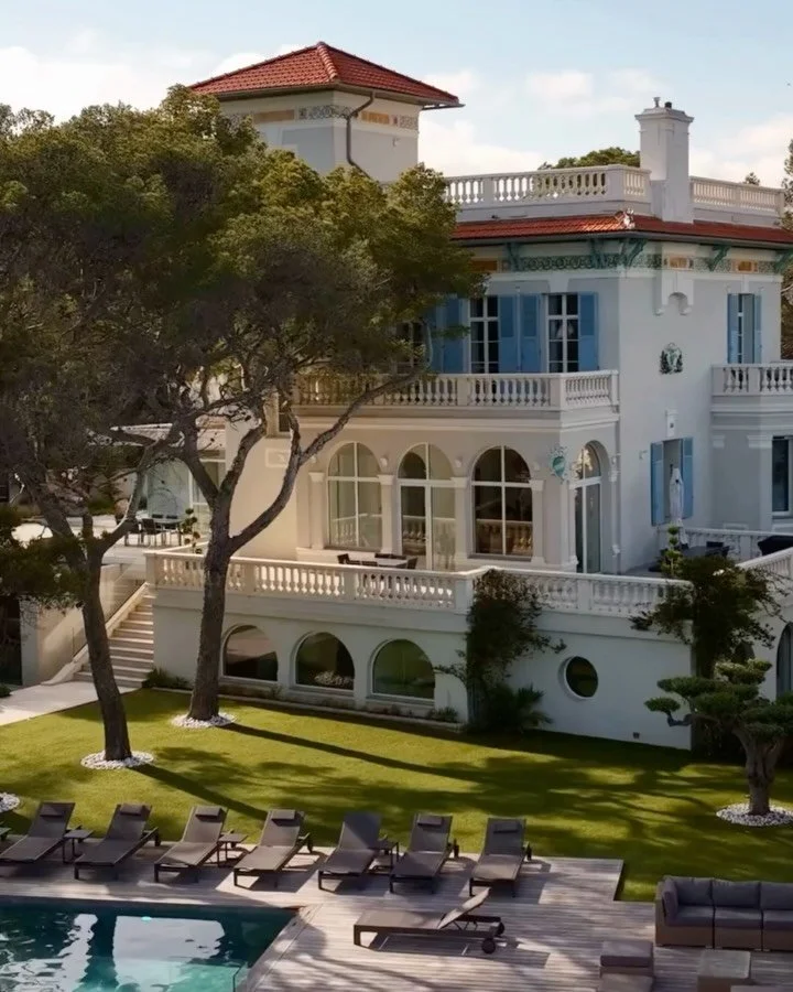 Heaven is a place in Southern France 🤍

Shot for @chateau_de_mar_vivo earlier this summer 🌞