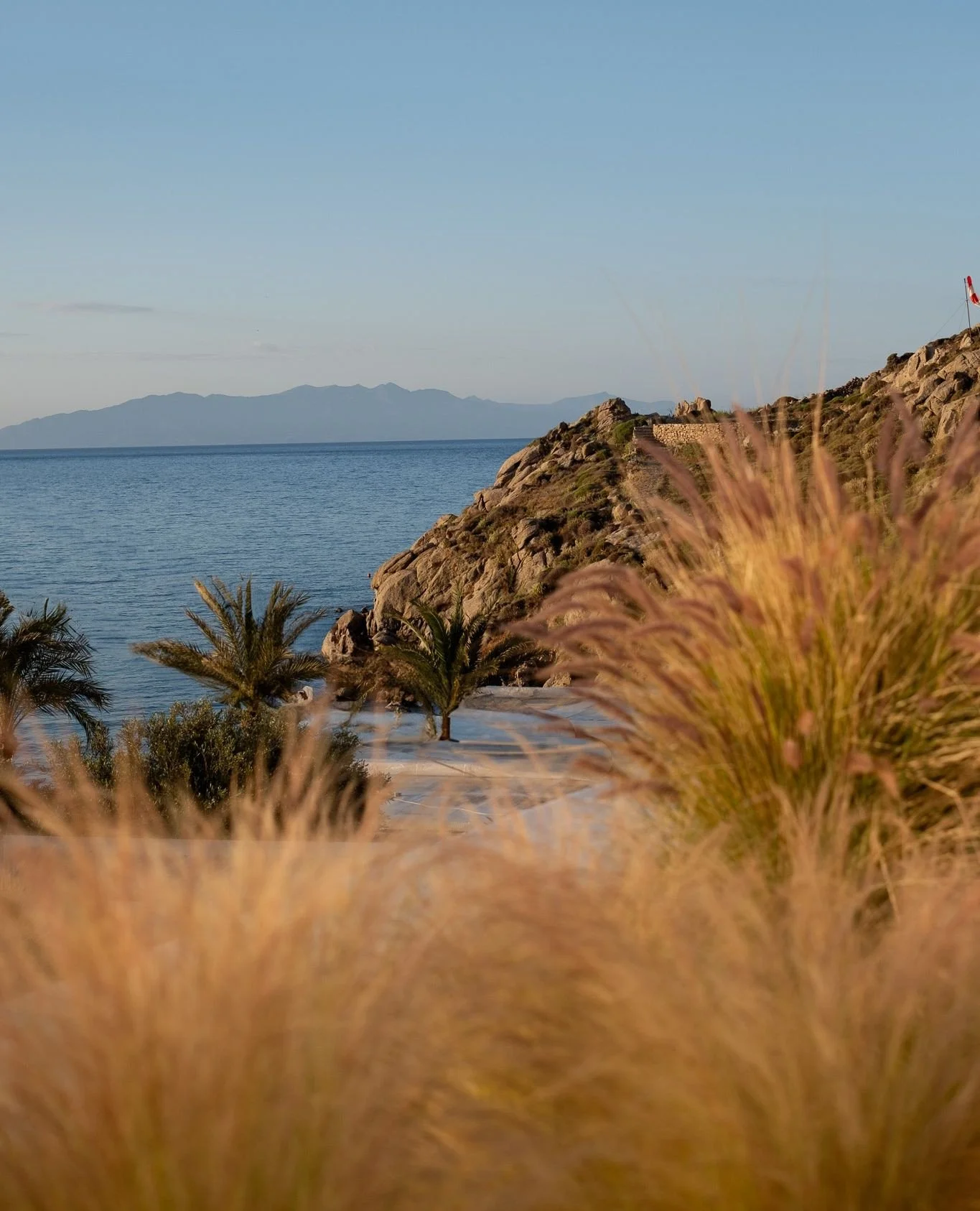 Golden hour hits different in Mykonos 🌞🩵⁠
⁠
We shot a few slow, sun-drenched days with @nammoshotelmykonos, where the light lingers and the evenings stretch on forever.