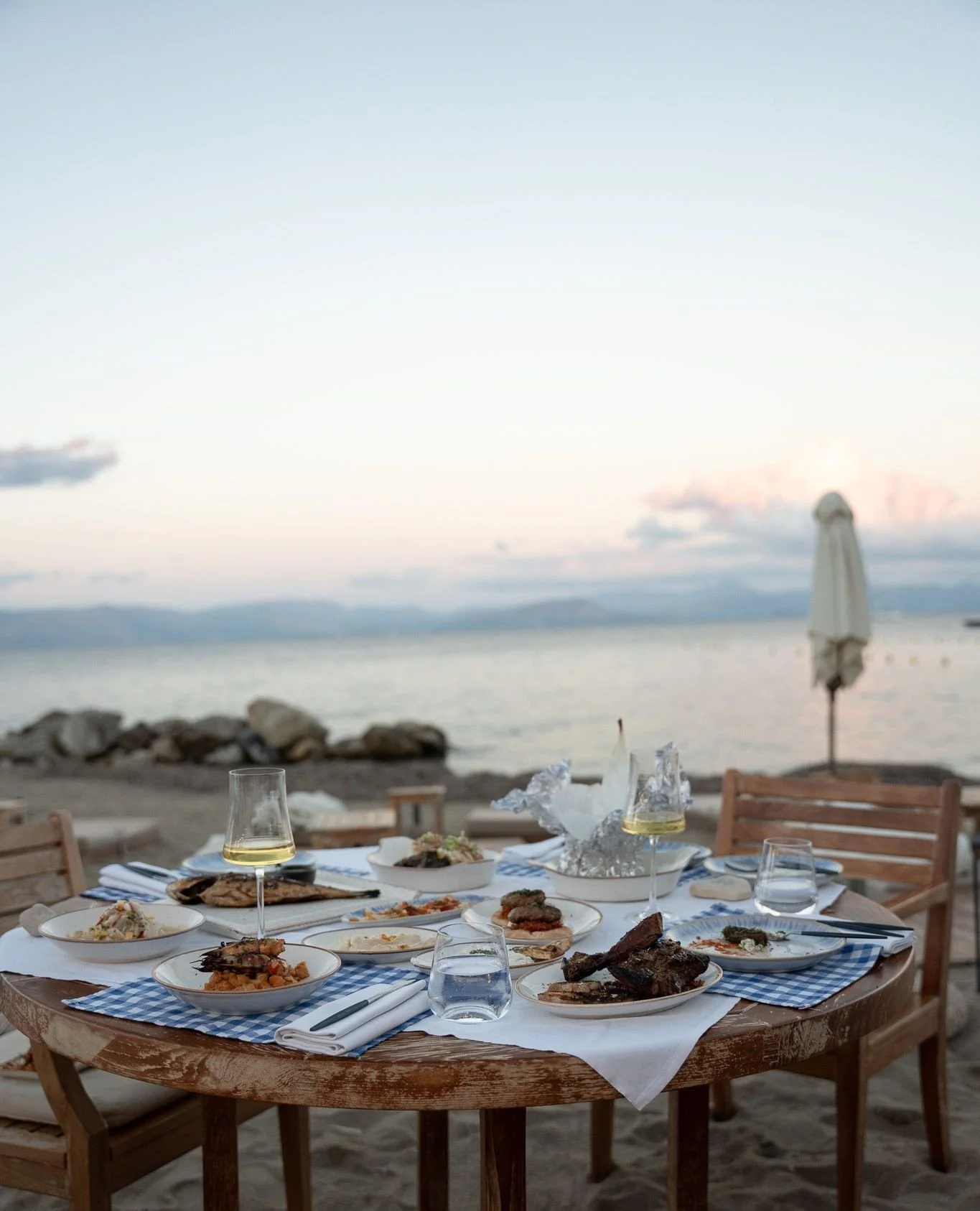 A perfect sunset dinner with @angsana.corfu 🤍 Locally caught seafood, time-honoured recipes, and warm, salty air.