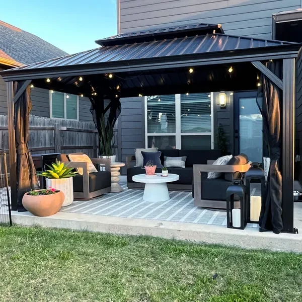 Hanni-patio.webp