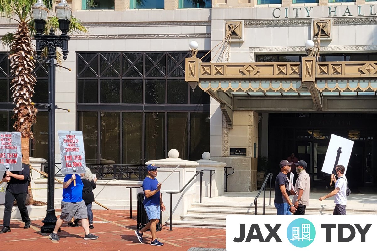Protesters feel threatened over Confederate monuments
