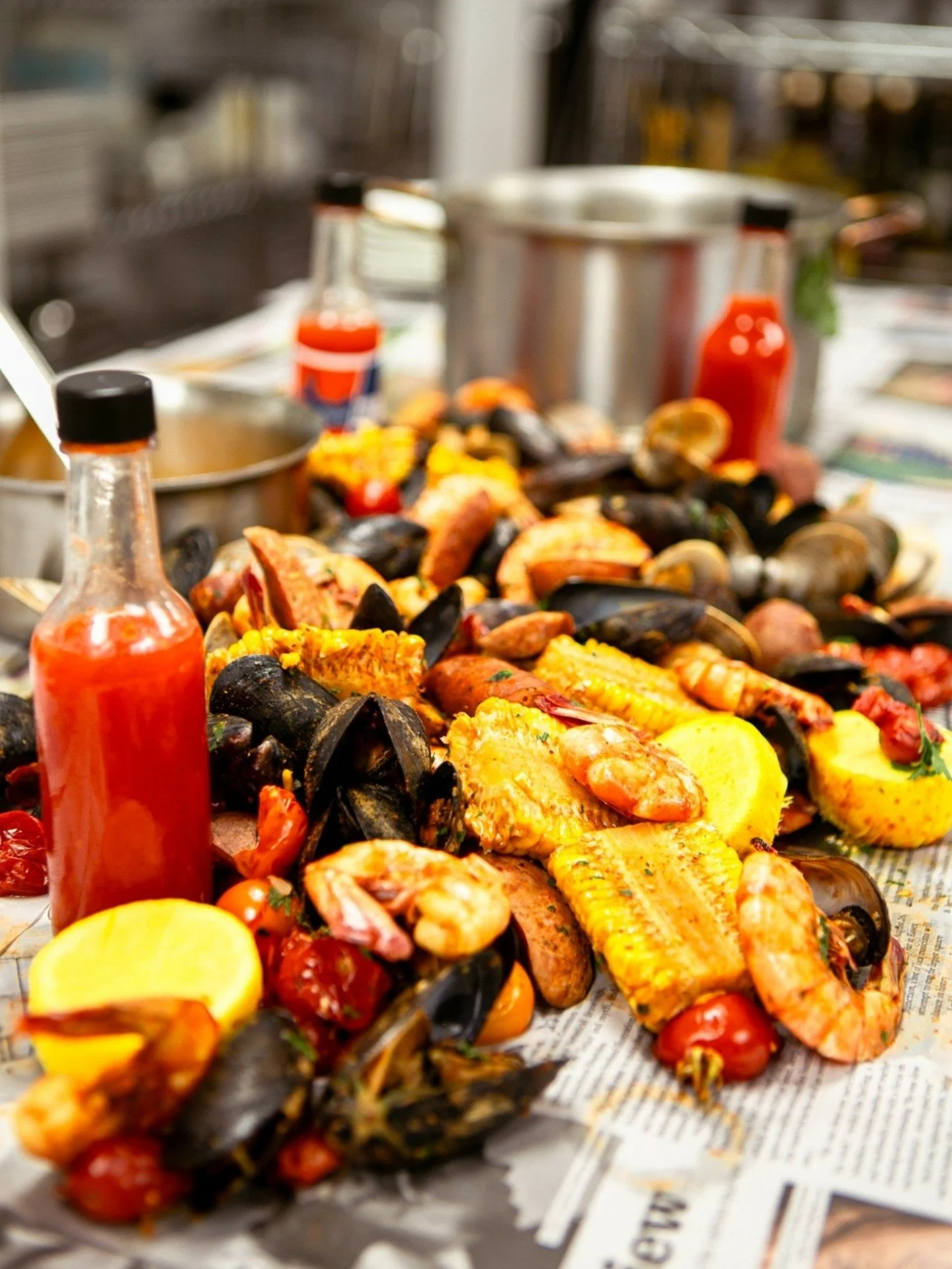 End summer right! Join us for our (soon to be) World Famous Seafood Boil + live tunes from the Bob Wagner Trio.

&bull; August 27
&bull;Reserve via Original Skiff Resy!
&bull;$65

@woodmountainfish @bobwagner #sustainableseafood #burlingtonvermont #v