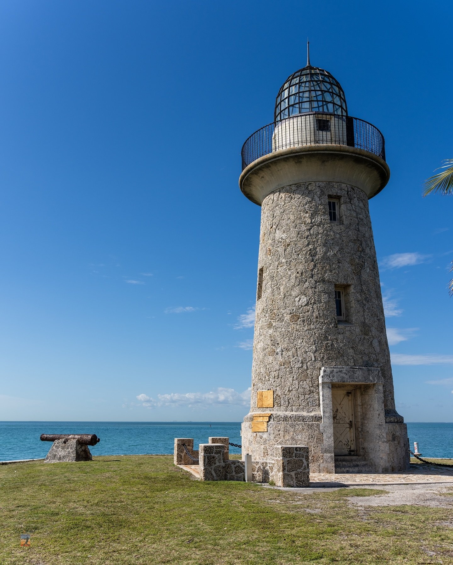 @lolo1388 and I make it to #biscaynenationalpark earlier this year and we took the ferry out to #bocachitalighthouse  We had heard it was going to have scaffolding all around it and still wanted to head out and see it.  Much to our delight, there was