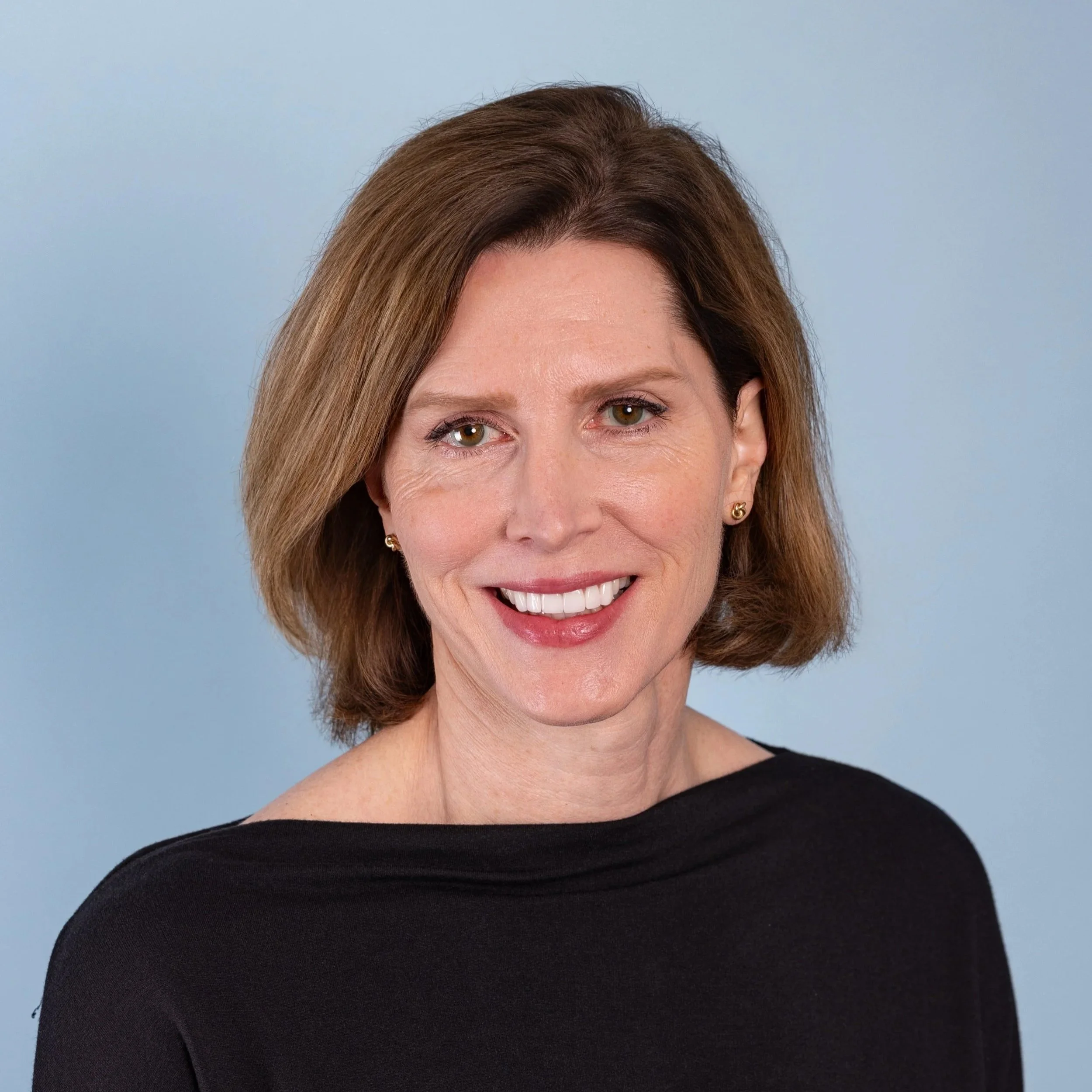 Carolyn Bell, professional executive coach and licensed psychotherapist, smiling.