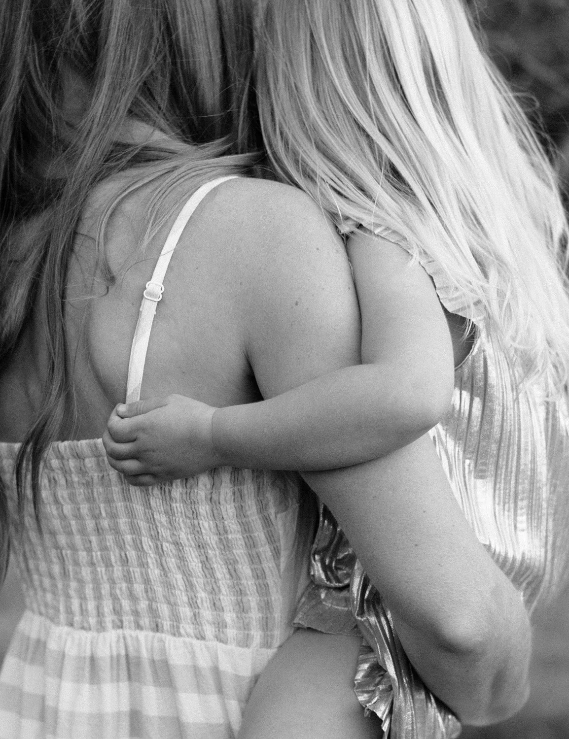 mother-daughter-holding-lehua-noelle-faulkner-2.jpg