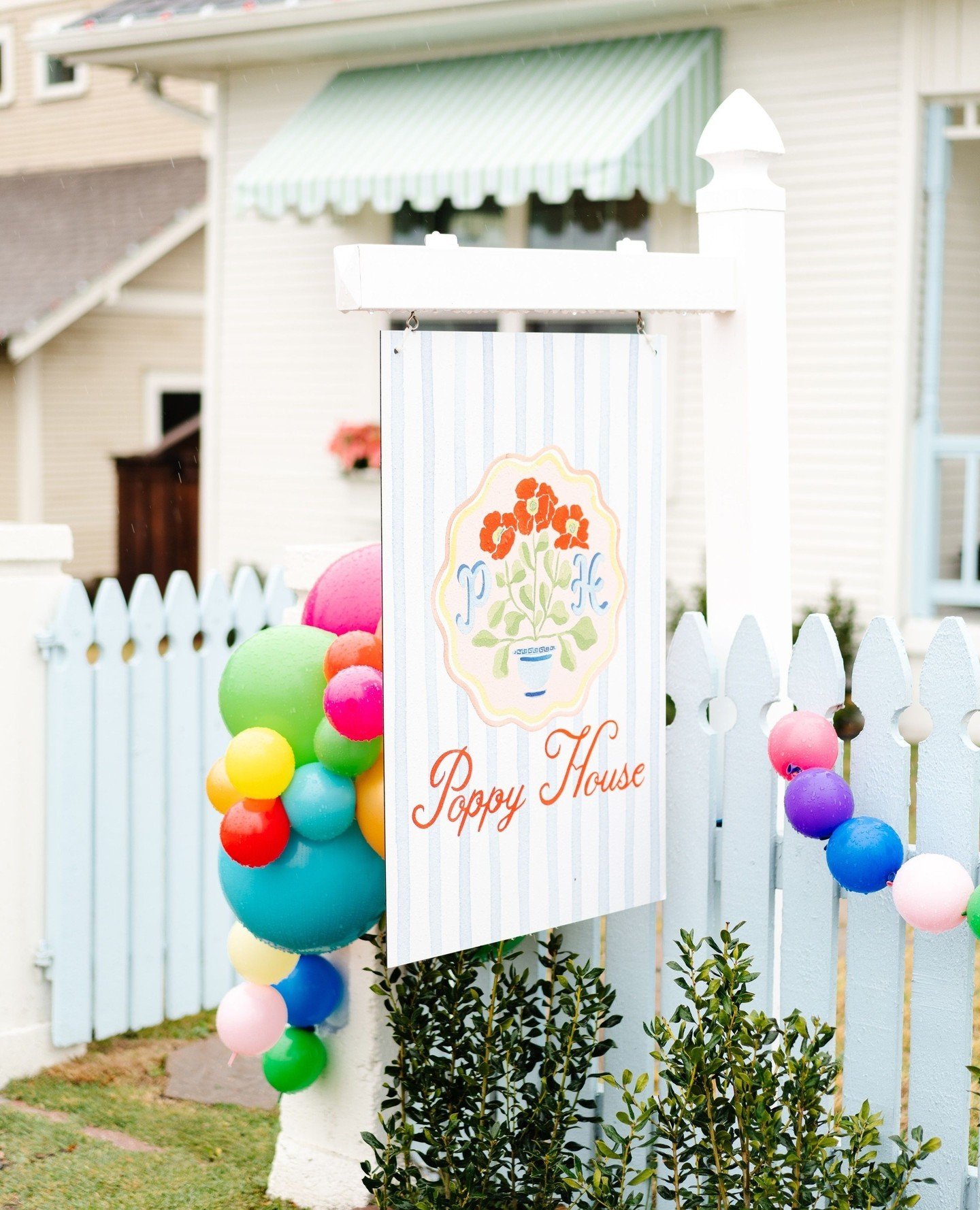 Spring has sprung!  Swipe to peek inside the enchanting world of @PoppyHouseAledo and get ready for a blooming good time at our SPRING MARKET this Friday, April 19th ⏰ 10am to 3pm⁠
⁠
Shop from a curated selection of amazing vendors, perfect for refre