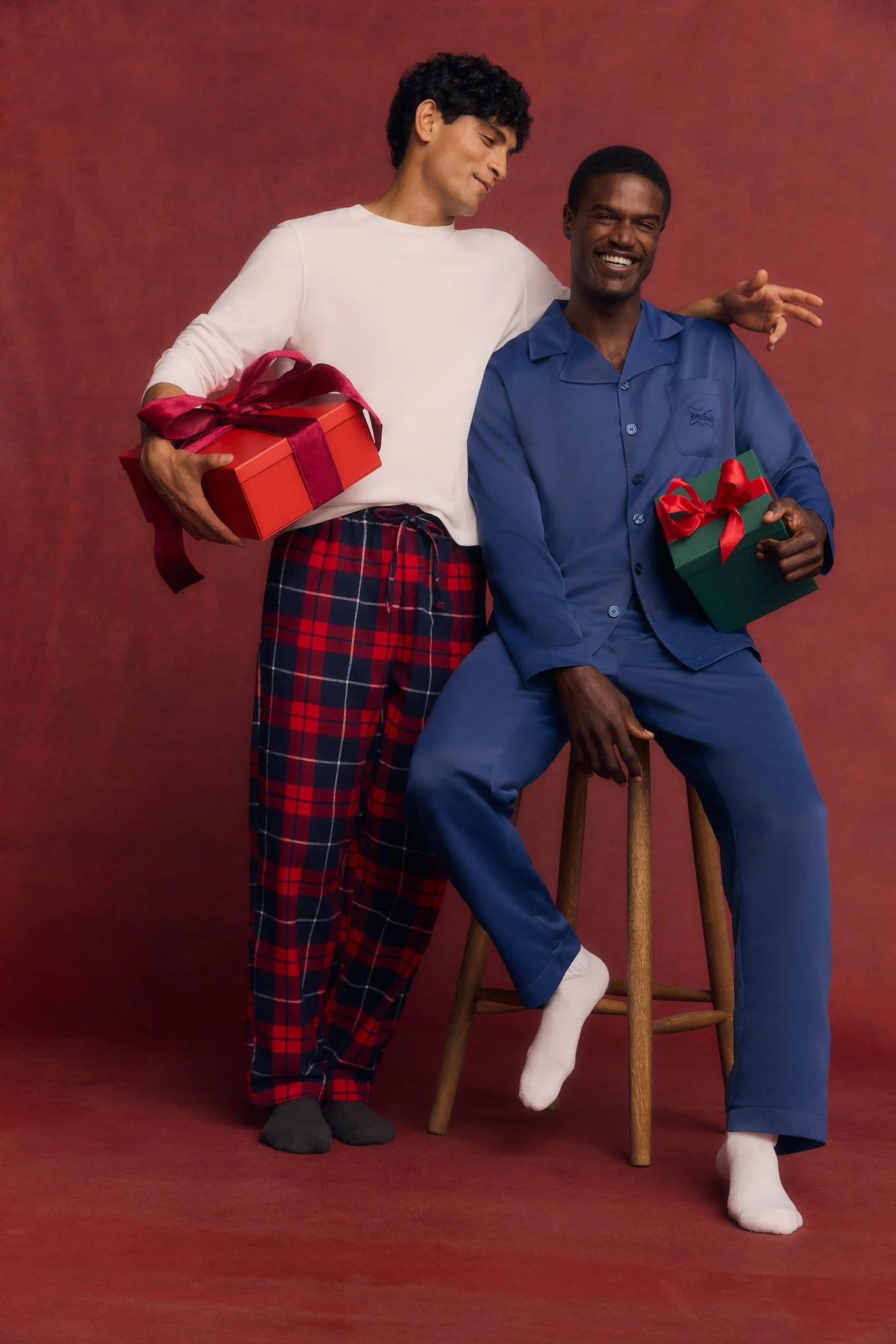 6706551-FY26-Q3-515-HOLIDAY-FASHION-GIFTING-MENS-PAJAMASFROM12_4275_R2.jpg