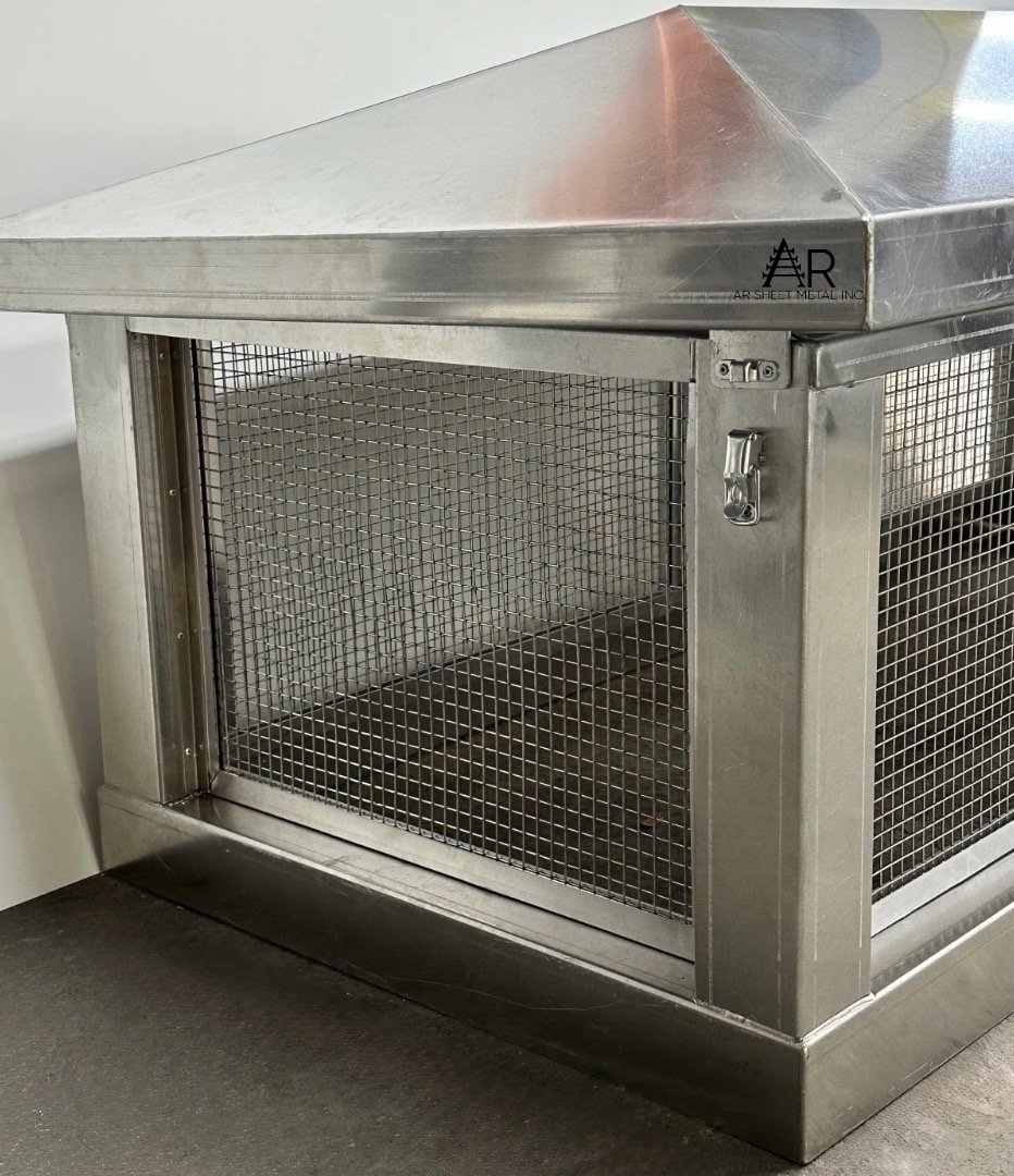 Stainless steel chimney cap with mesh and locks