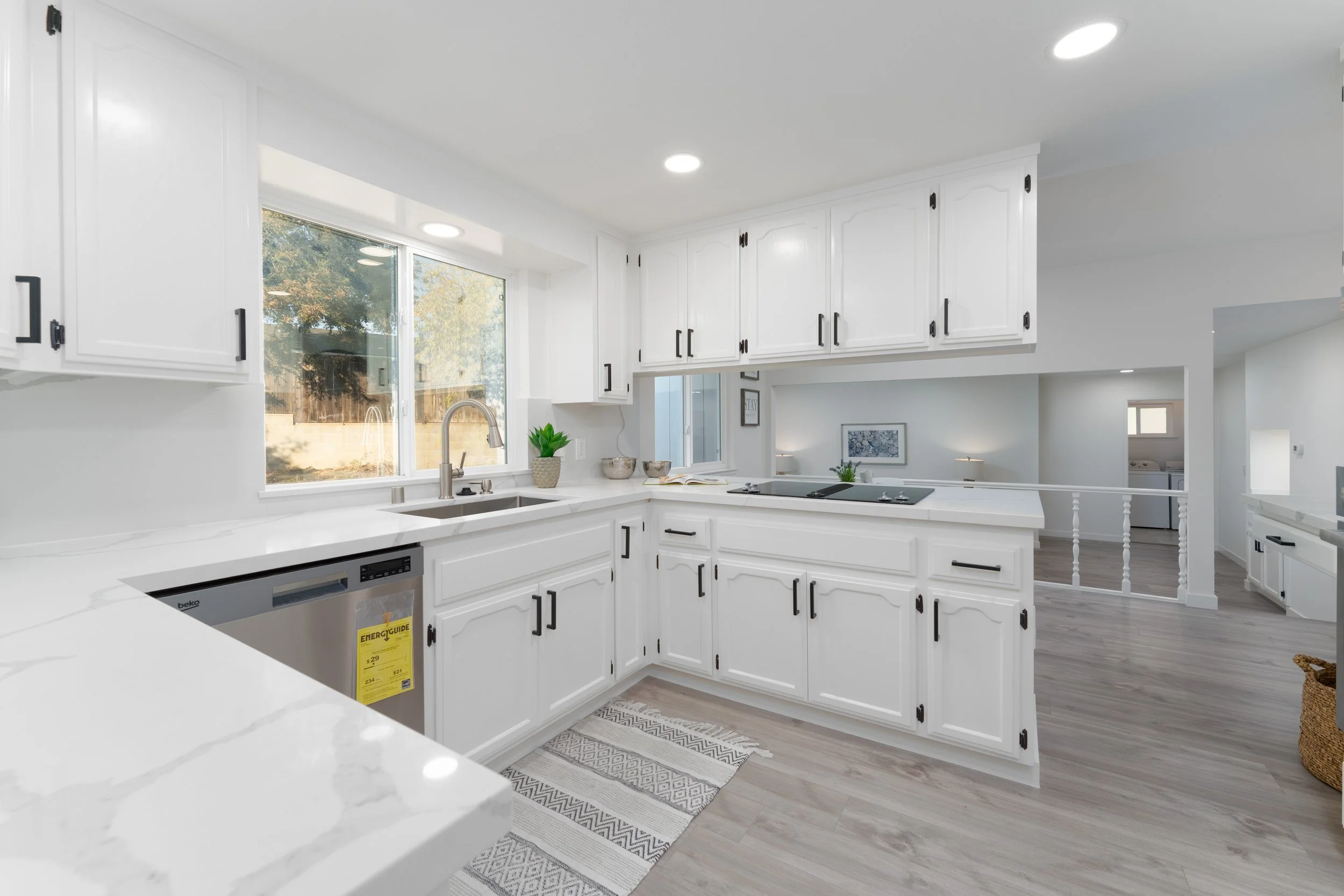 3703 Sun View Way 008.jpg