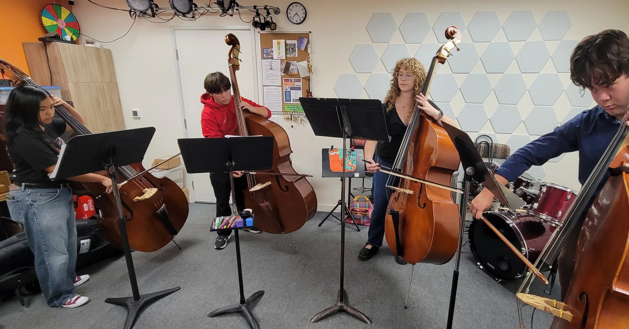 STUDENT JAM TONIGHT @ 7pm in the ORANGE room. 
Dont' miss it!
#studentjam #jamsession #musiclessons #ensembles