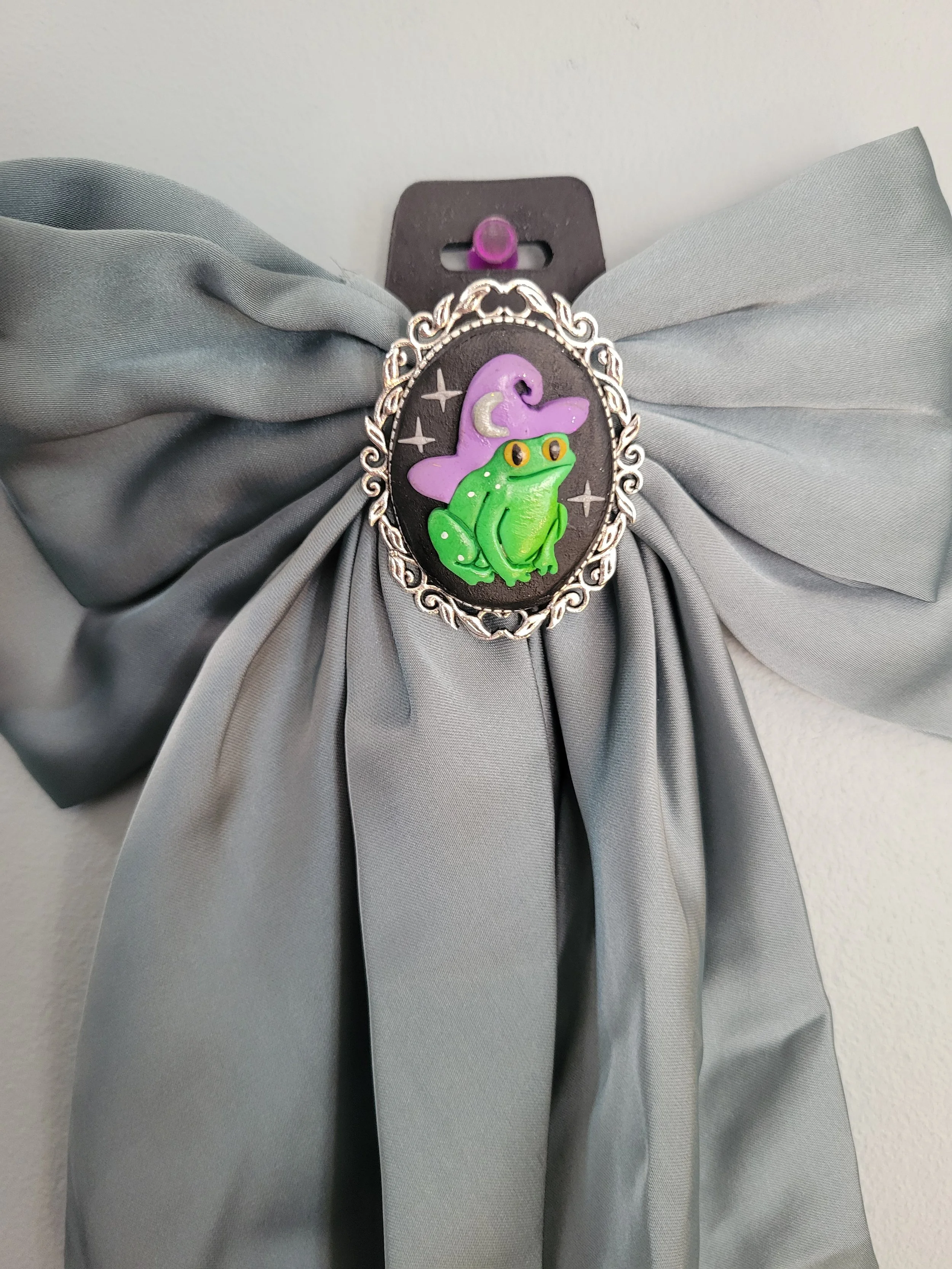 Silvery Grey Frog Bow