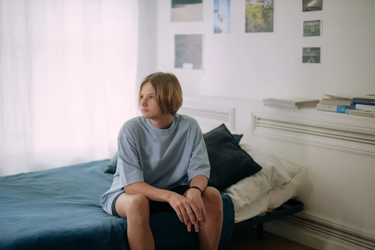 boy-sitting-on-the-bed