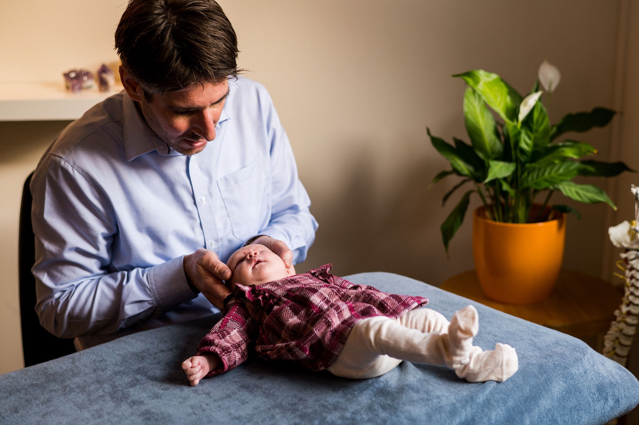 osteopath treating pelvis during pregnancy