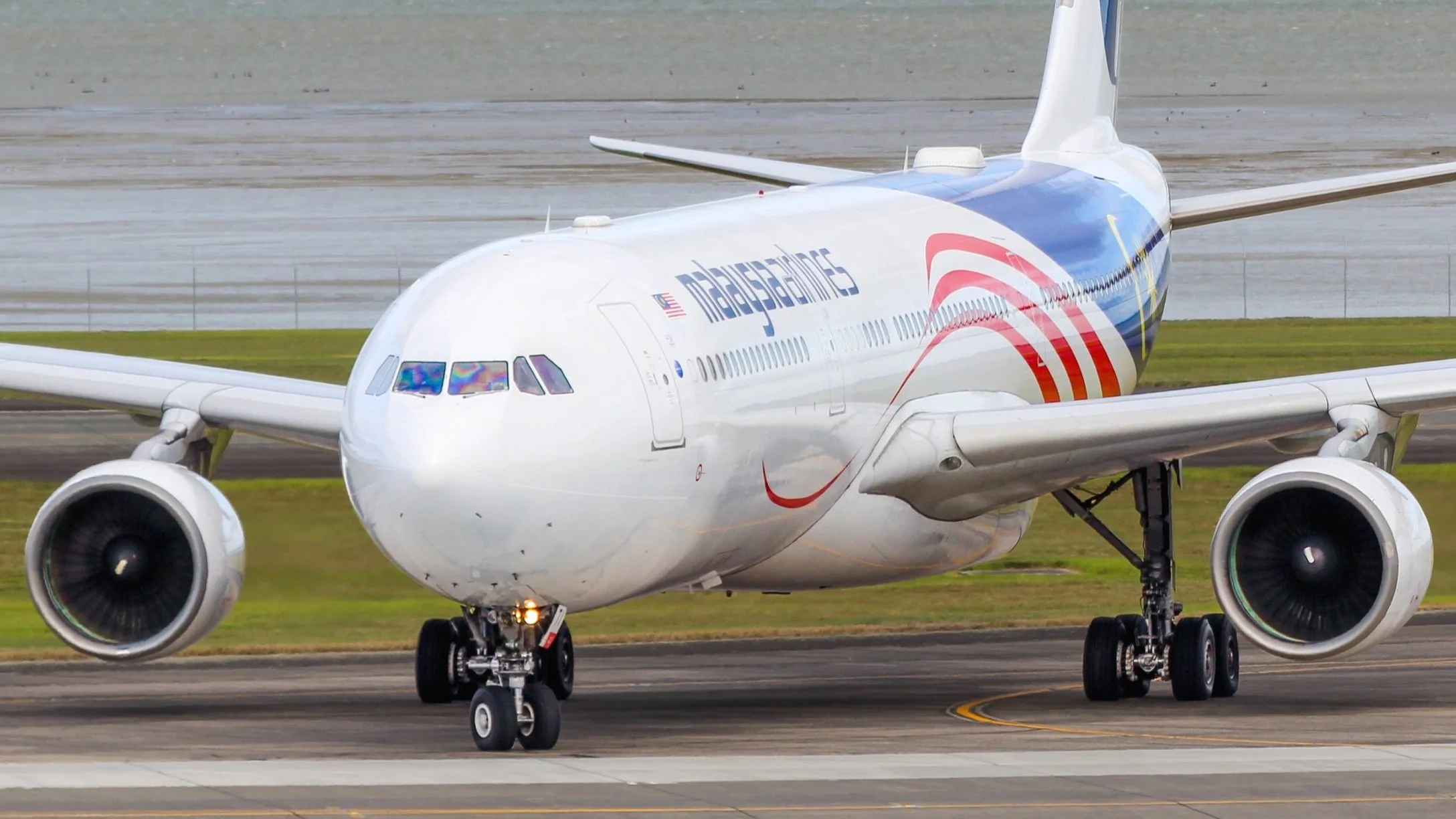 Malaysia Airlines flight turns around after bomb threat — Oceania