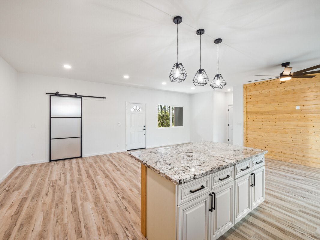 54_162158_Emerald_Drive35_mls.jpg