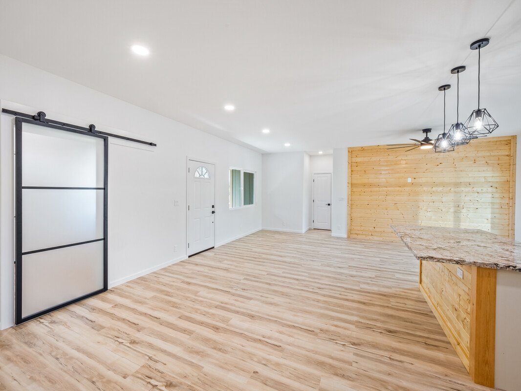 55_162158_Emerald_Drive36_mls.jpg