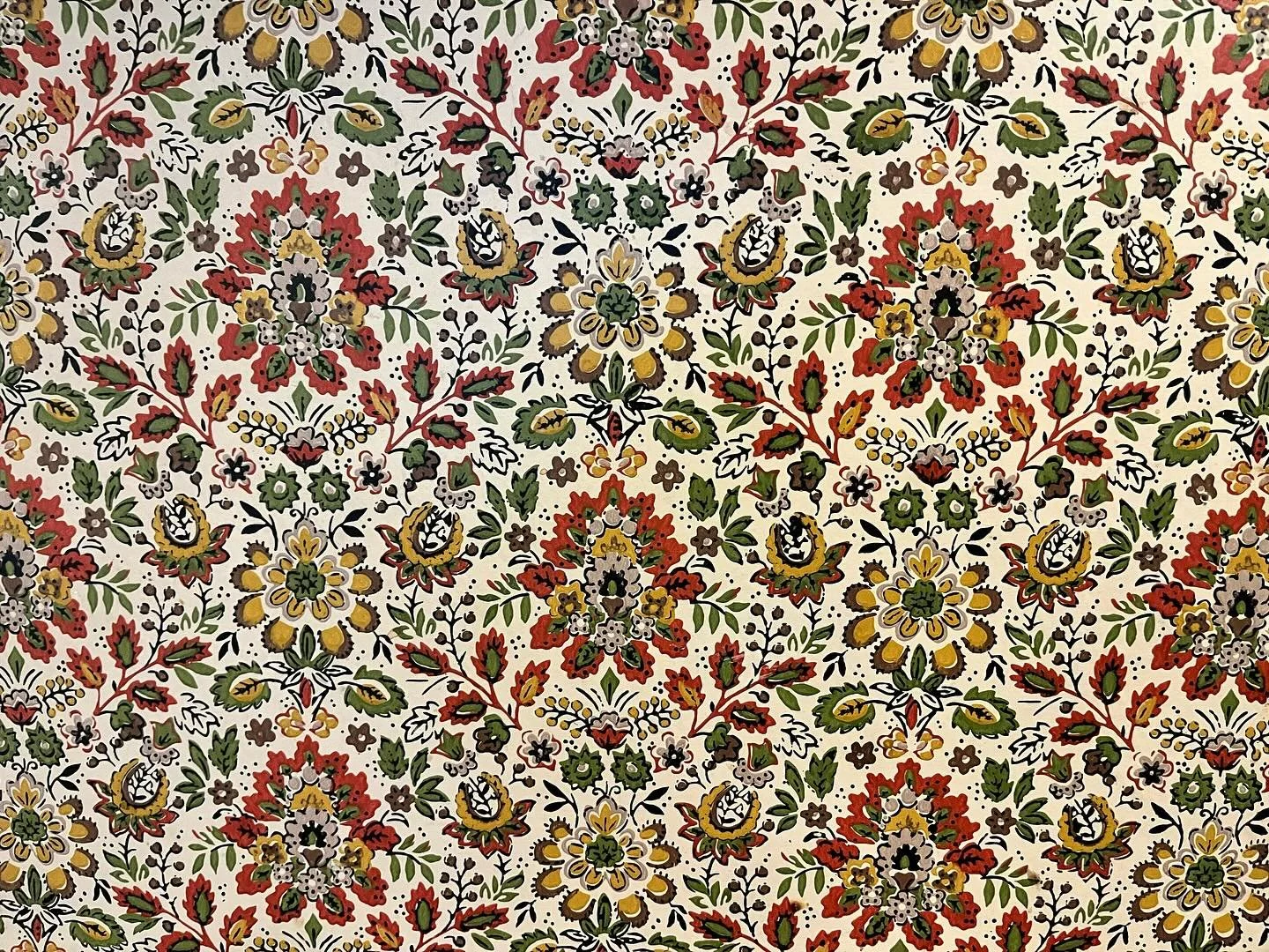 Visited a lovely home in Corvallis and found this #wallpaper. I love it! 

Its original and found in the kitchen. 

#wallpaperwednesday #hometour #forsale #queeragent #lgbtqrealtor #oregon #corvallis