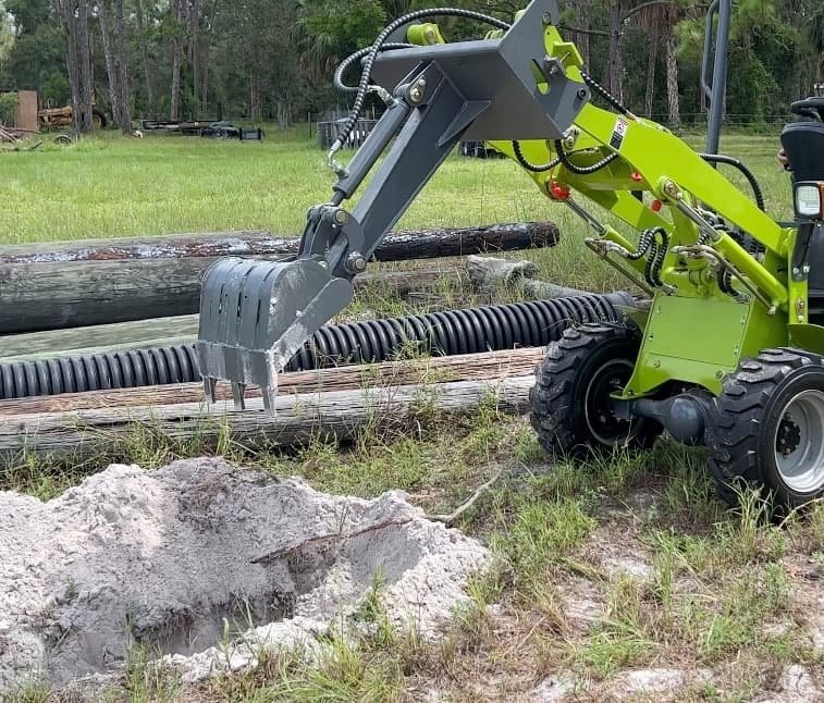 Digger attachment for L880 loader