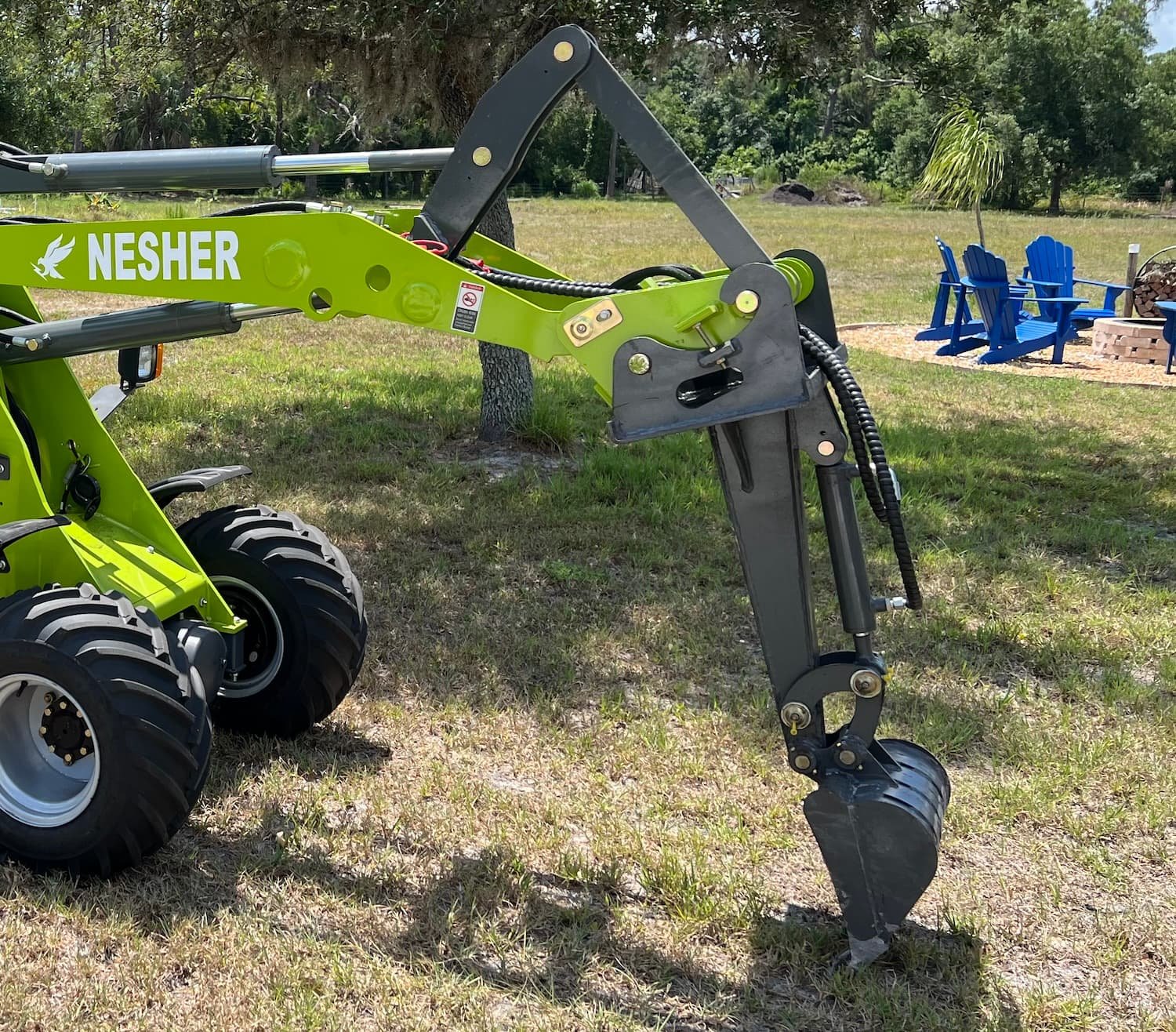 Digger attachment for L1400 loader